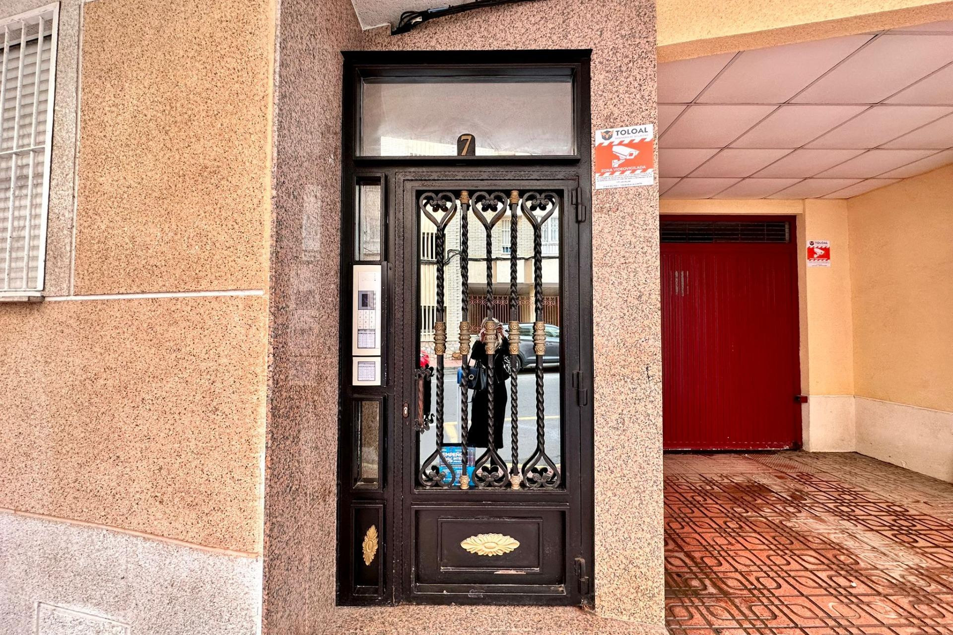 Resale - Apartment  - Torrevieja - Playa de los Locos