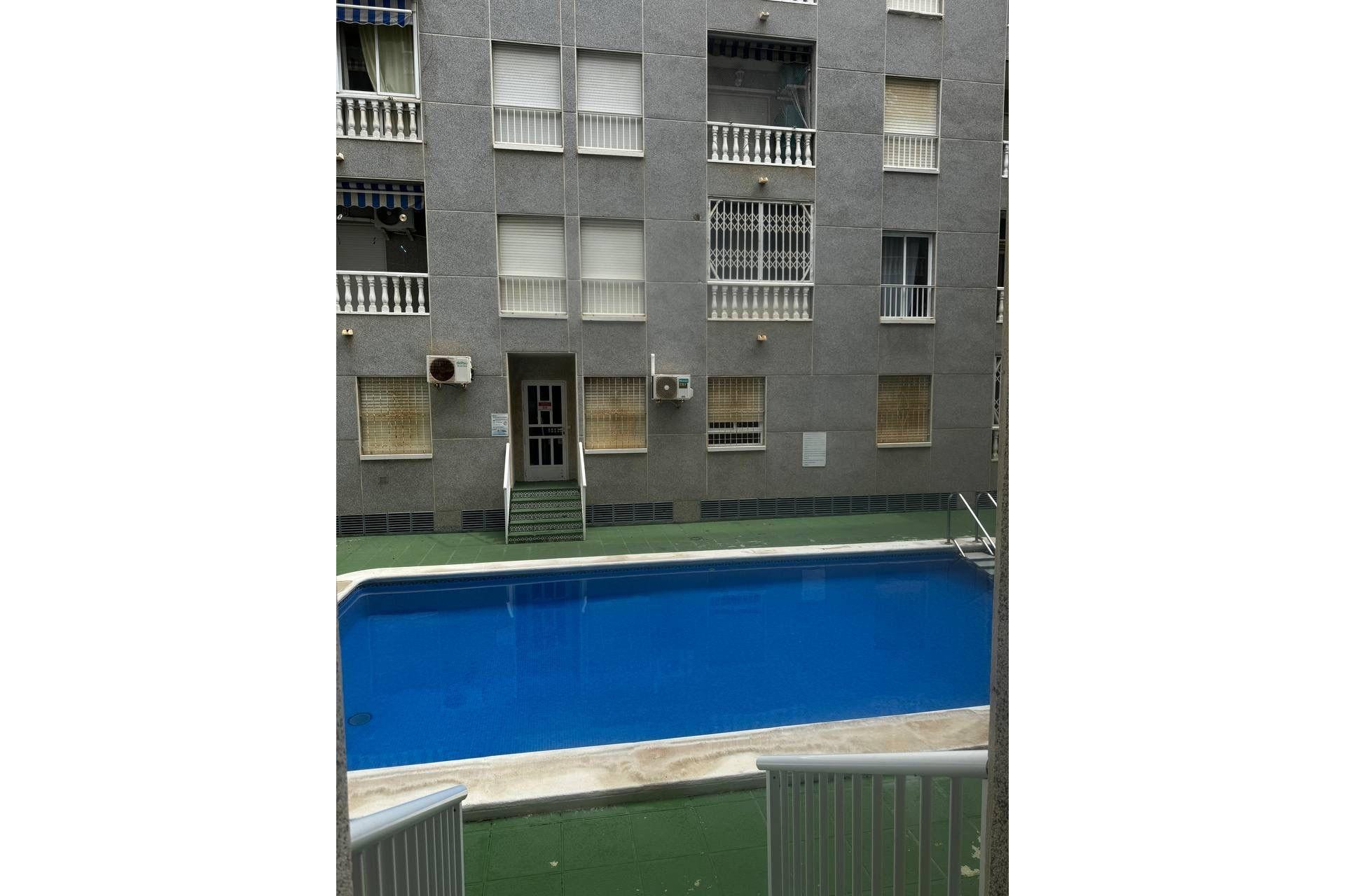 Resale - Apartment  - Torrevieja - Playa de los Locos