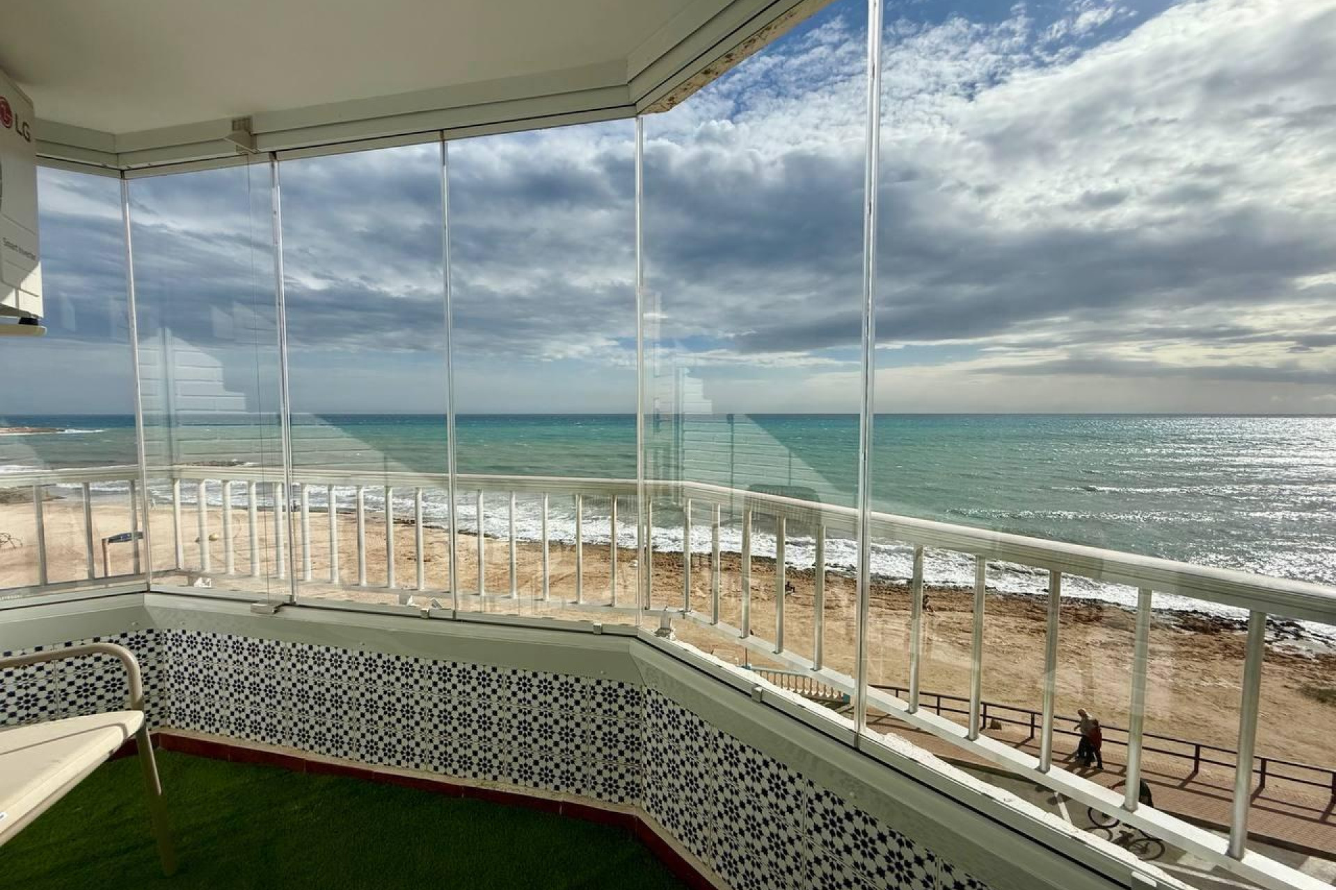 Resale - Apartment  - Torrevieja - Playa de los Locos