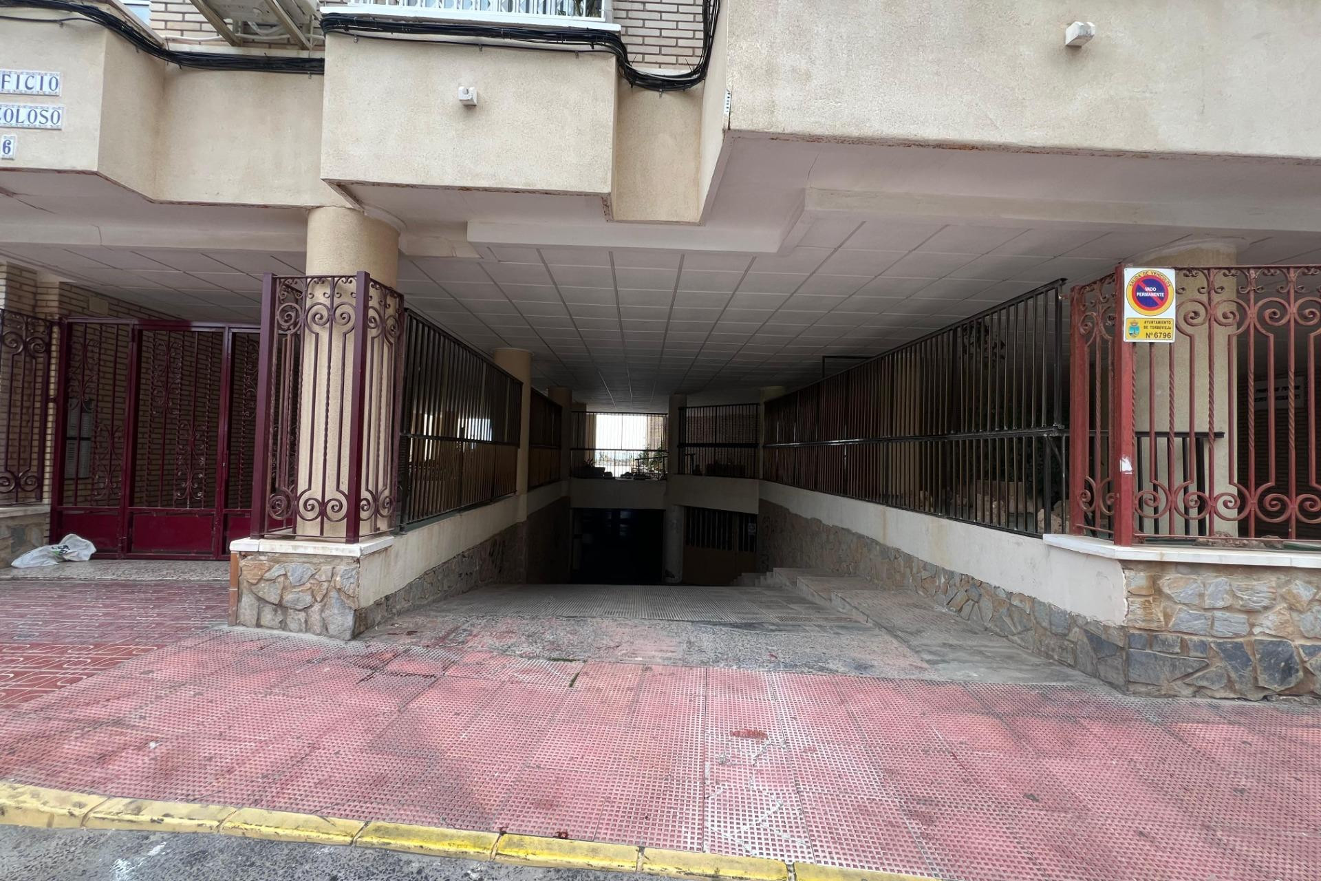 Resale - Apartment  - Torrevieja - Playa de los Locos