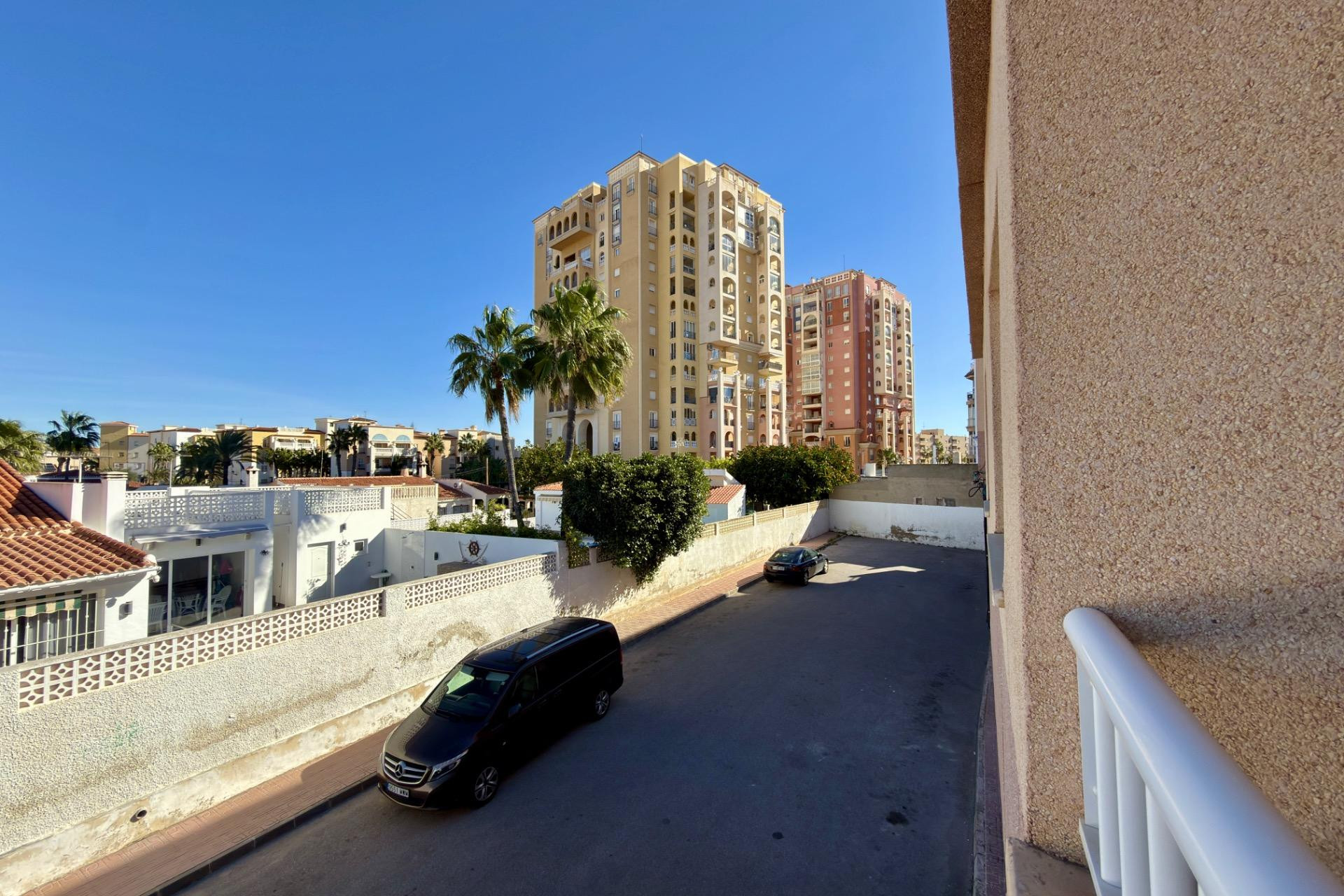 Resale - Apartment  - Torrevieja - Playa de los Locos