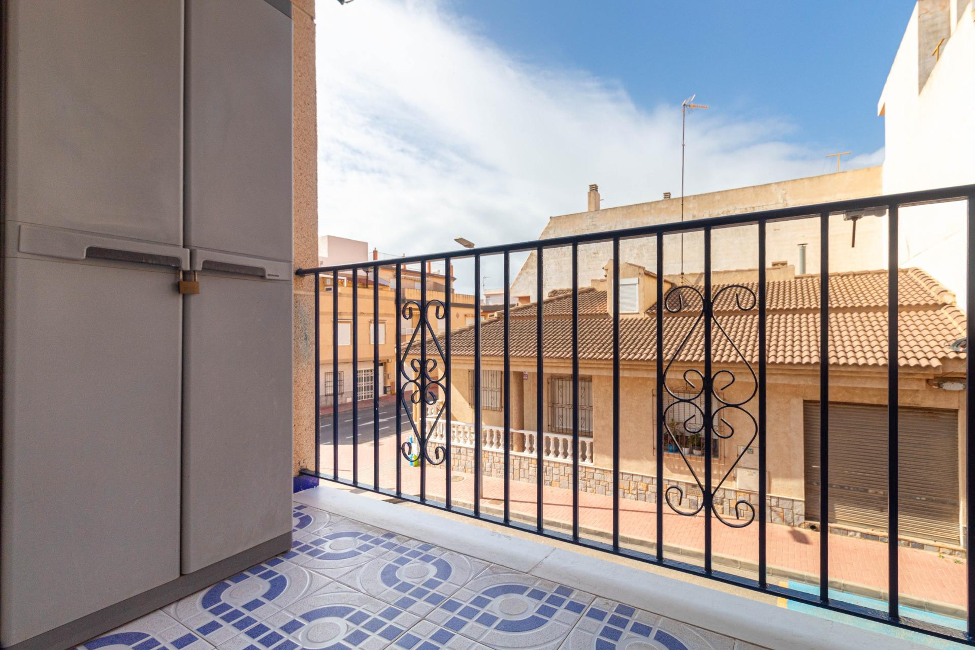 Resale - Apartment  - Torrevieja - Playa de los Naufragos