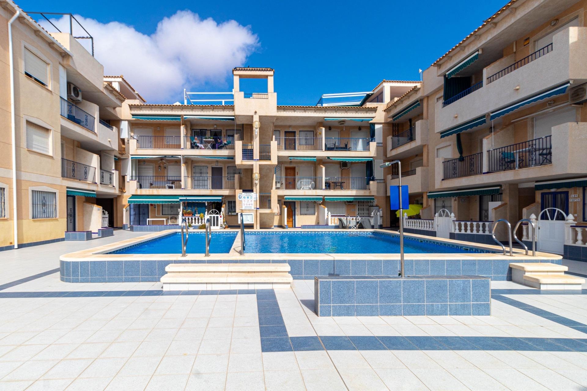 Resale - Apartment  - Torrevieja - Playa de los Naufragos