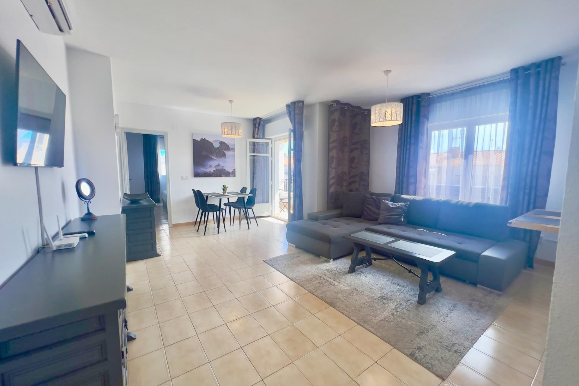 Resale - Apartment  - Torrevieja - Playa de los Naufragos