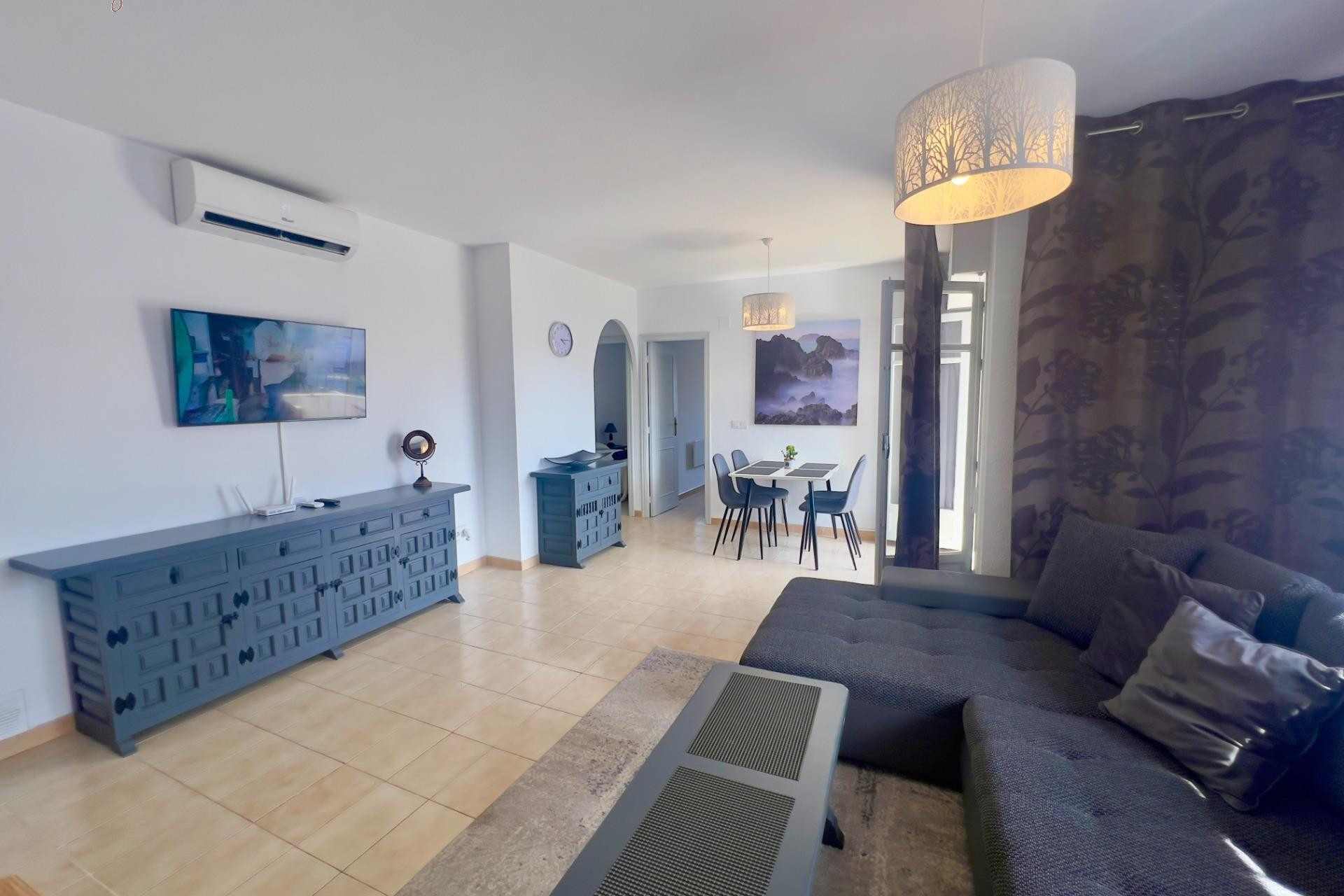 Resale - Apartment  - Torrevieja - Playa de los Naufragos