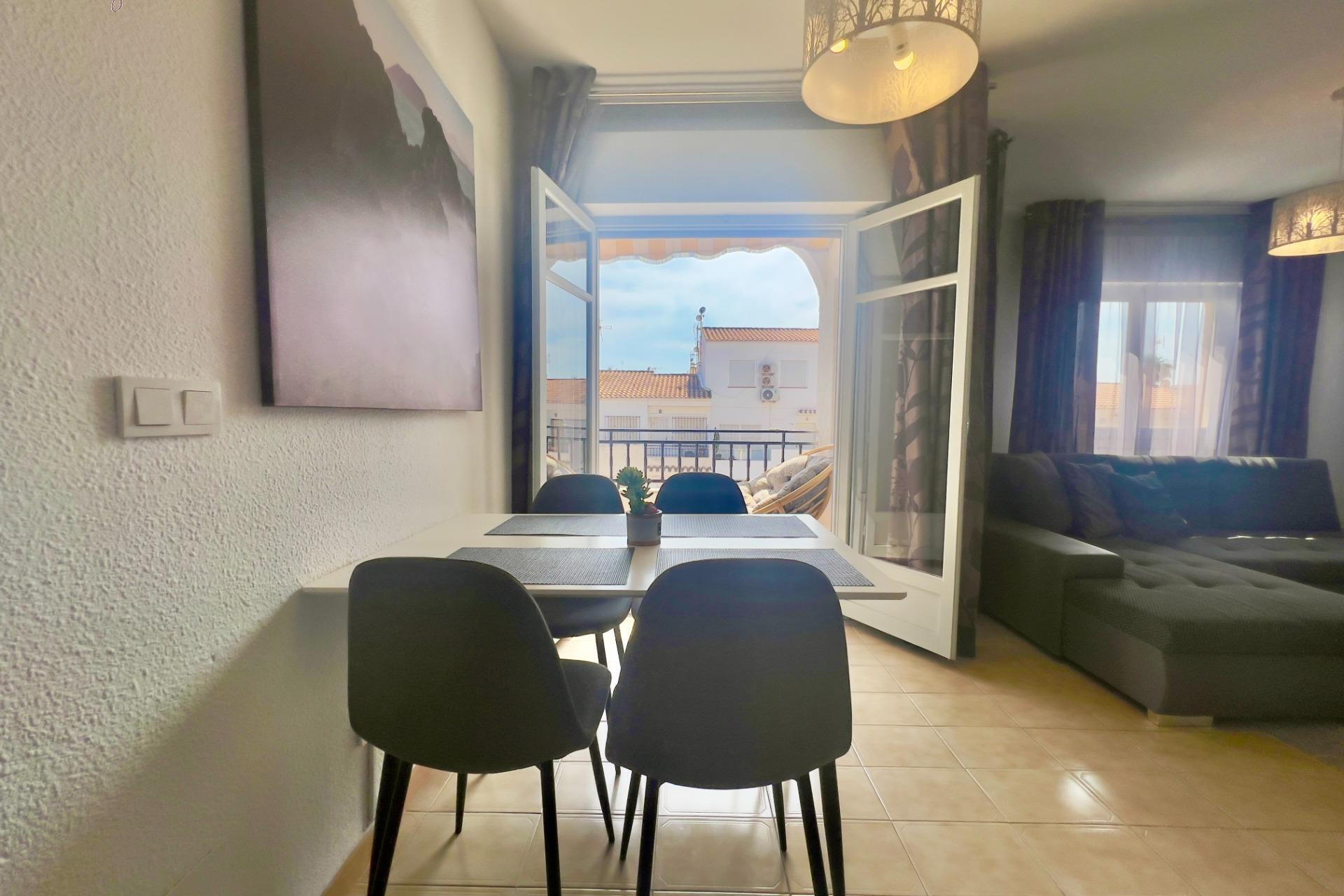 Resale - Apartment  - Torrevieja - Playa de los Naufragos