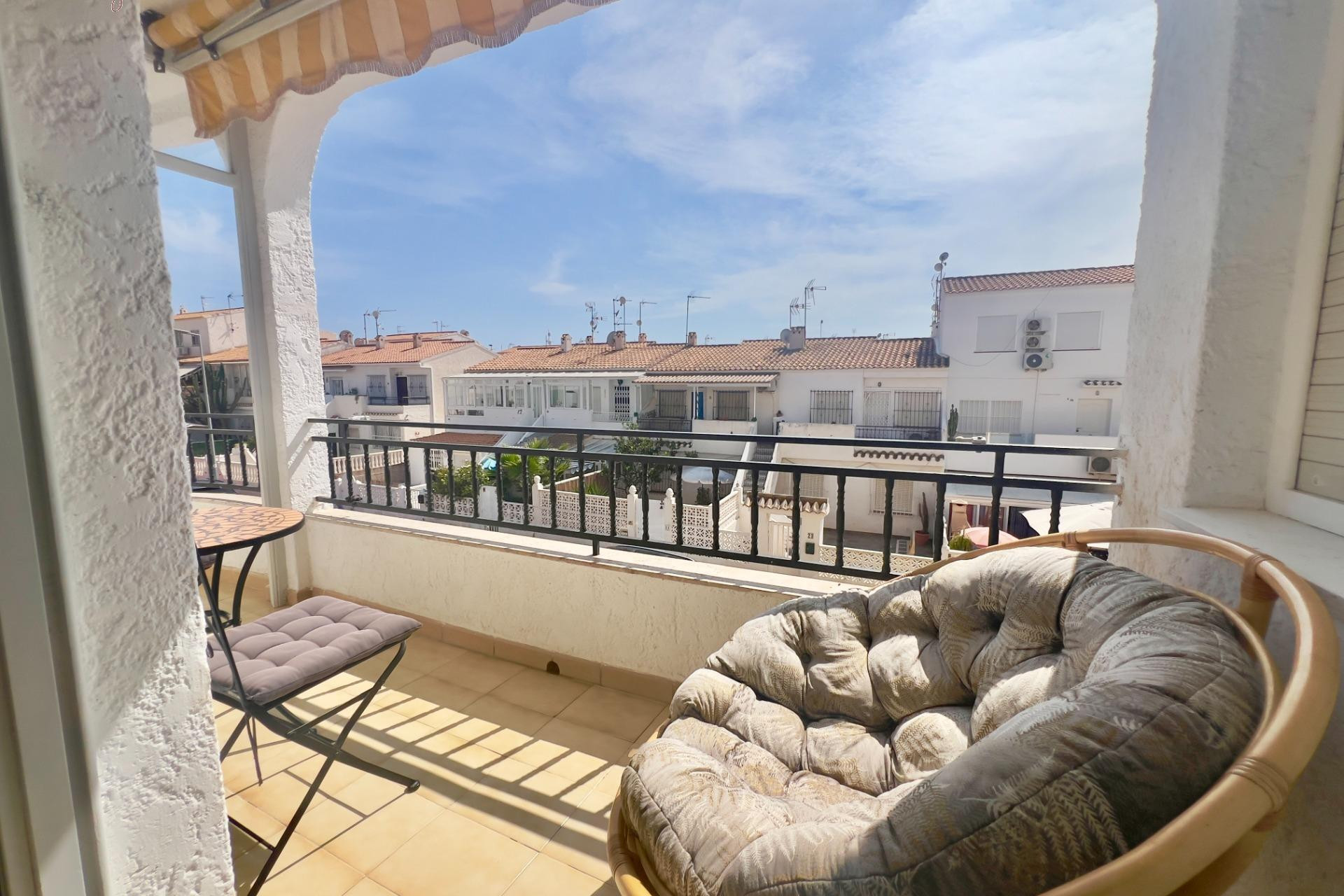 Resale - Apartment  - Torrevieja - Playa de los Naufragos