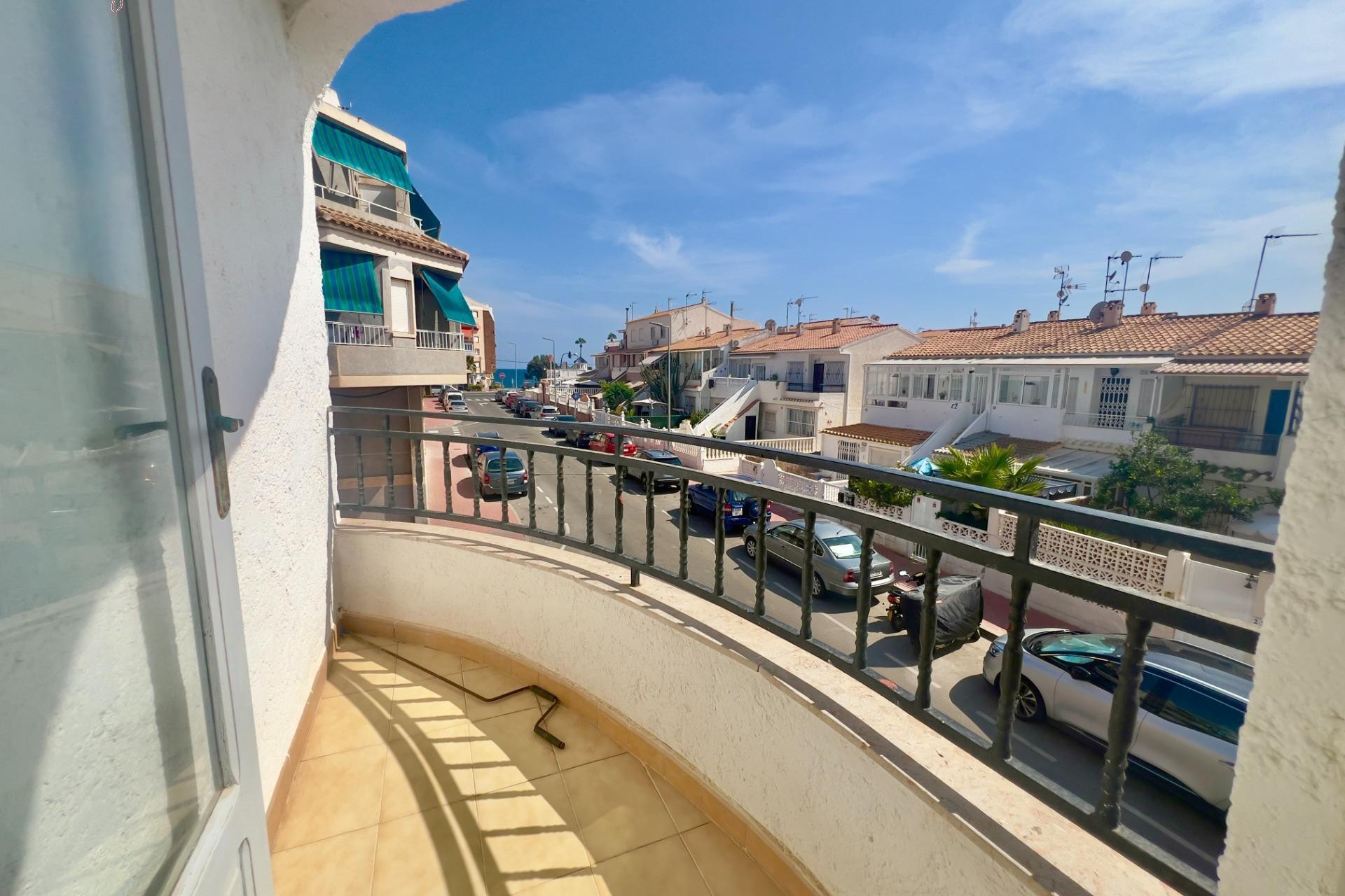 Resale - Apartment  - Torrevieja - Playa de los Naufragos