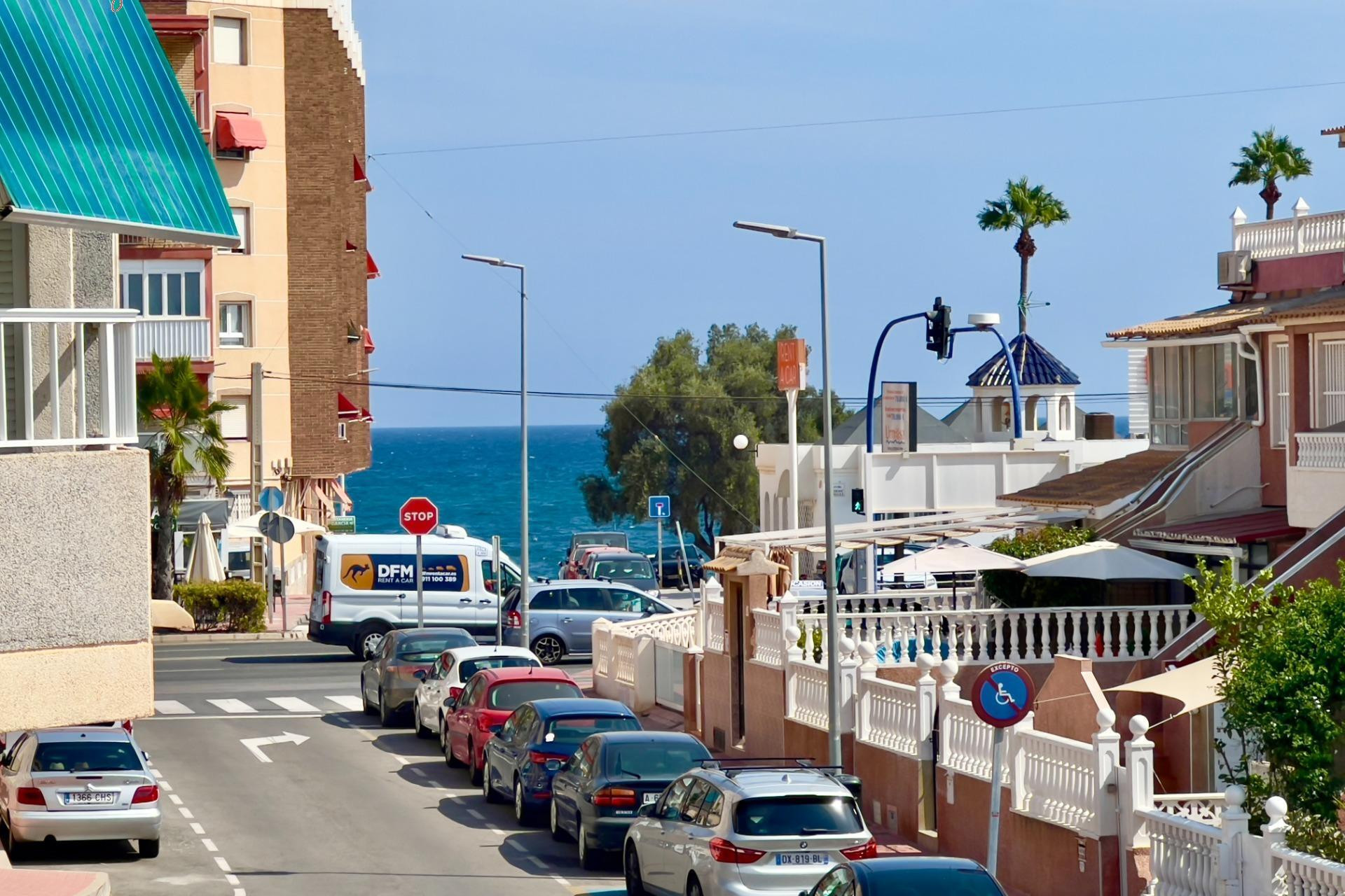 Resale - Apartment  - Torrevieja - Playa de los Naufragos