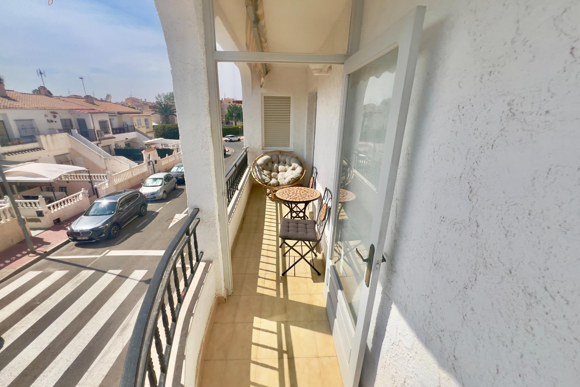 Resale - Apartment  - Torrevieja - Playa de los Naufragos