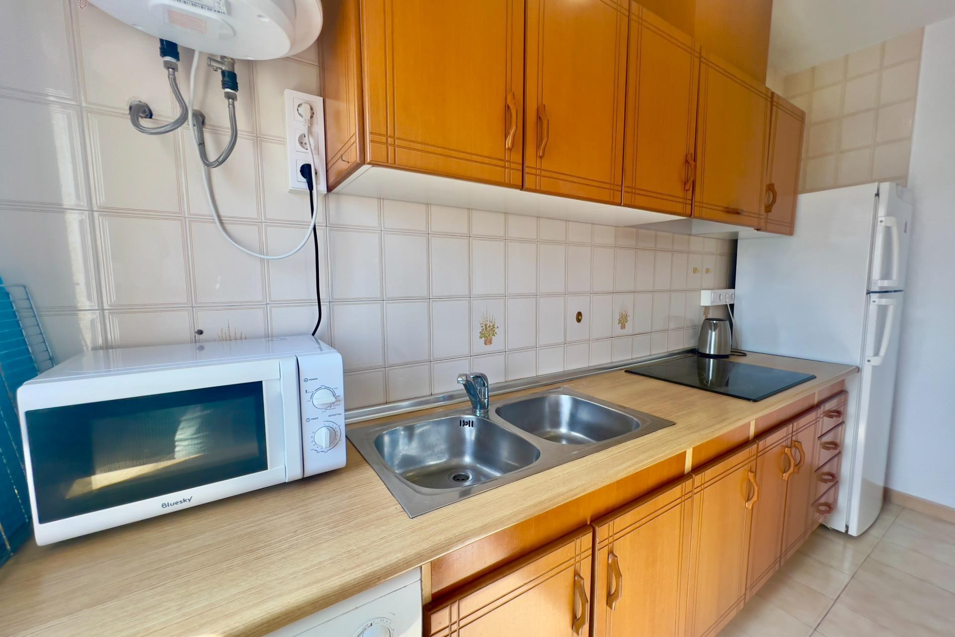 Resale - Apartment  - Torrevieja - Playa de los Naufragos