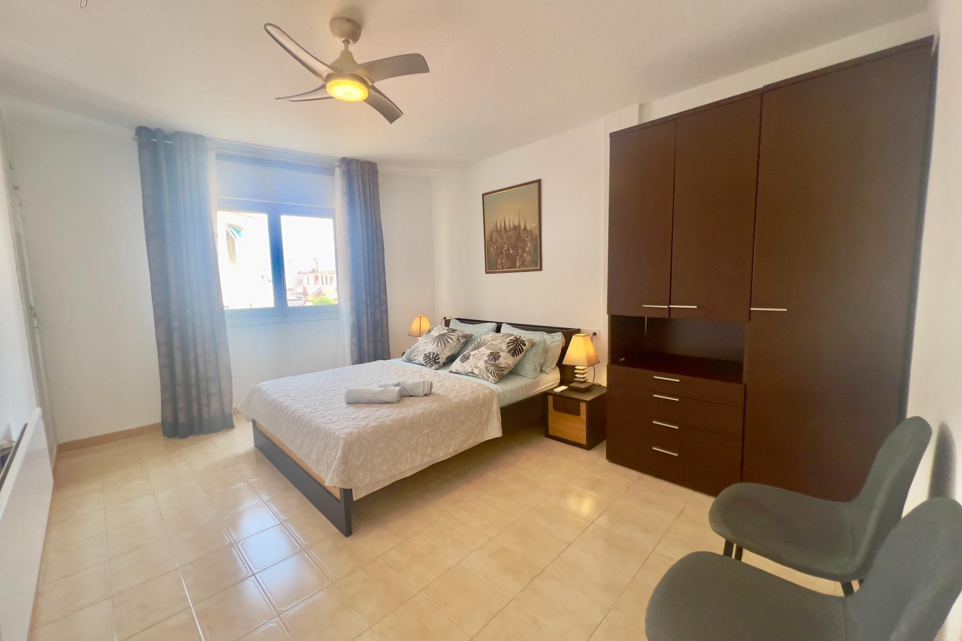 Resale - Apartment  - Torrevieja - Playa de los Naufragos