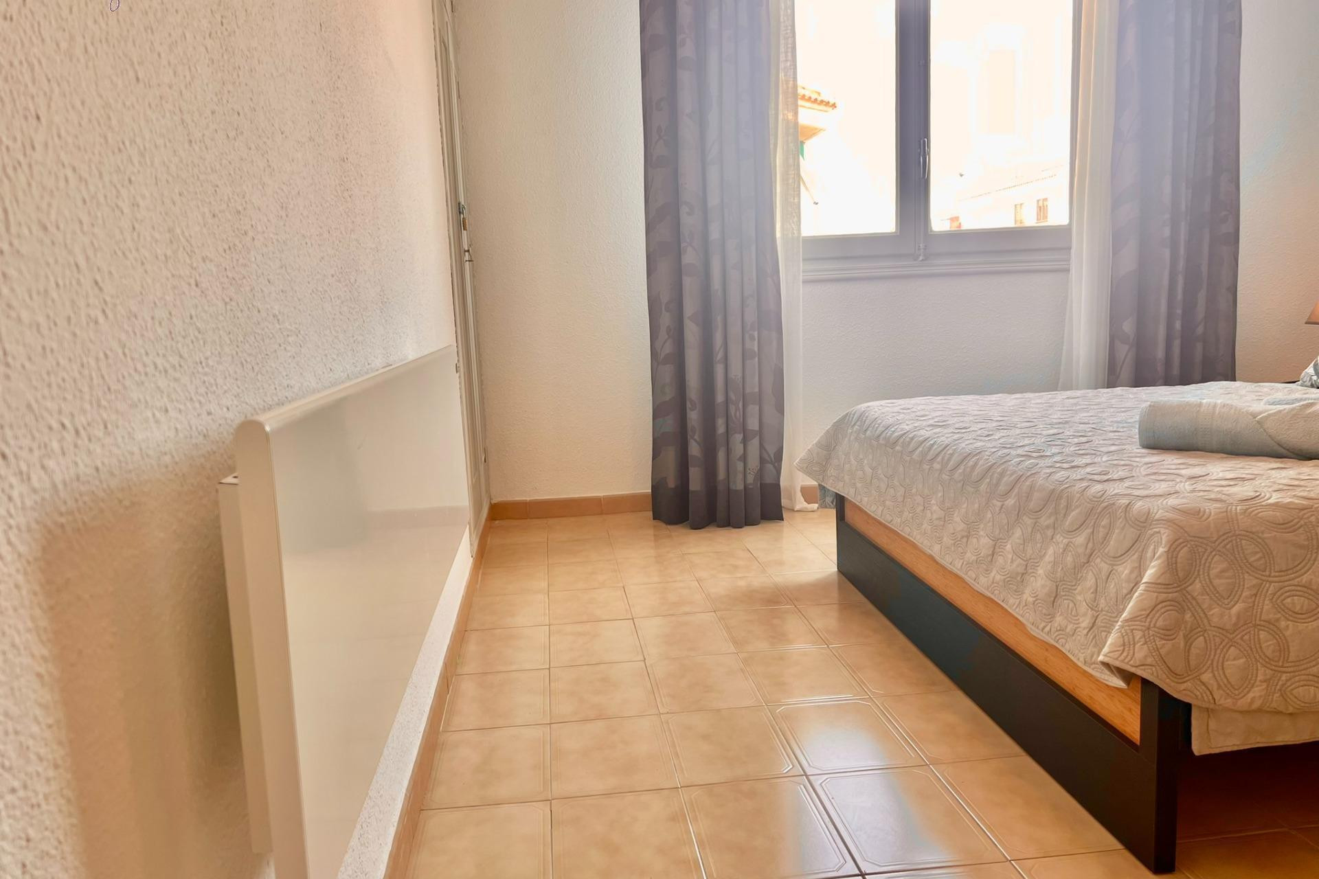 Resale - Apartment  - Torrevieja - Playa de los Naufragos