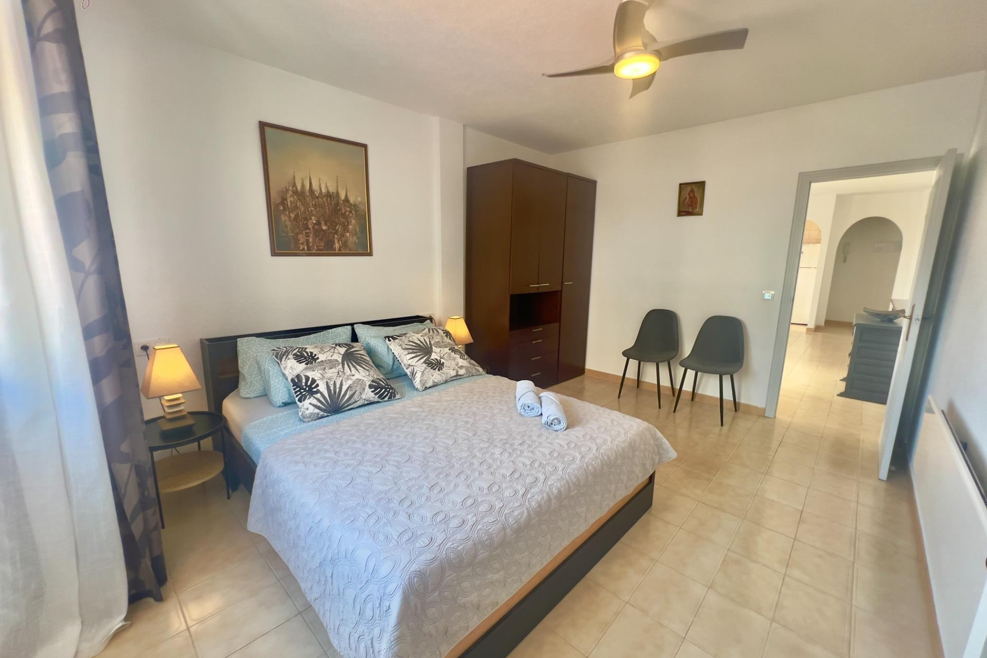 Resale - Apartment  - Torrevieja - Playa de los Naufragos