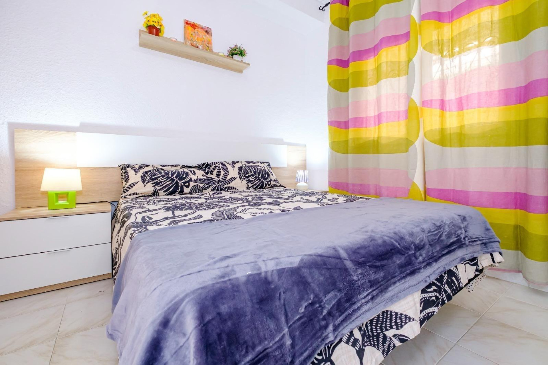 Resale - Apartment  - Torrevieja - Playa de los Naufragos