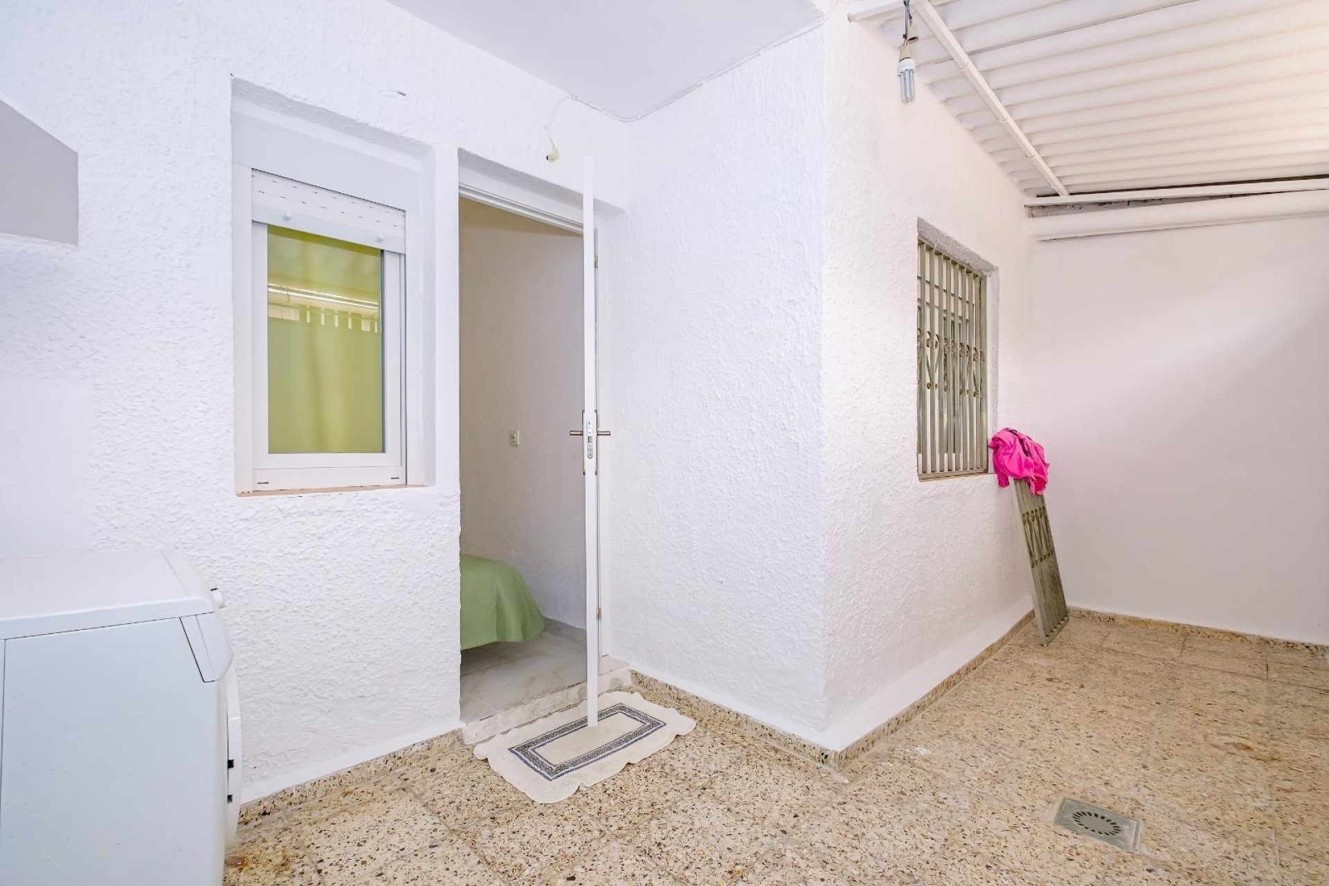 Resale - Apartment  - Torrevieja - Playa de los Naufragos