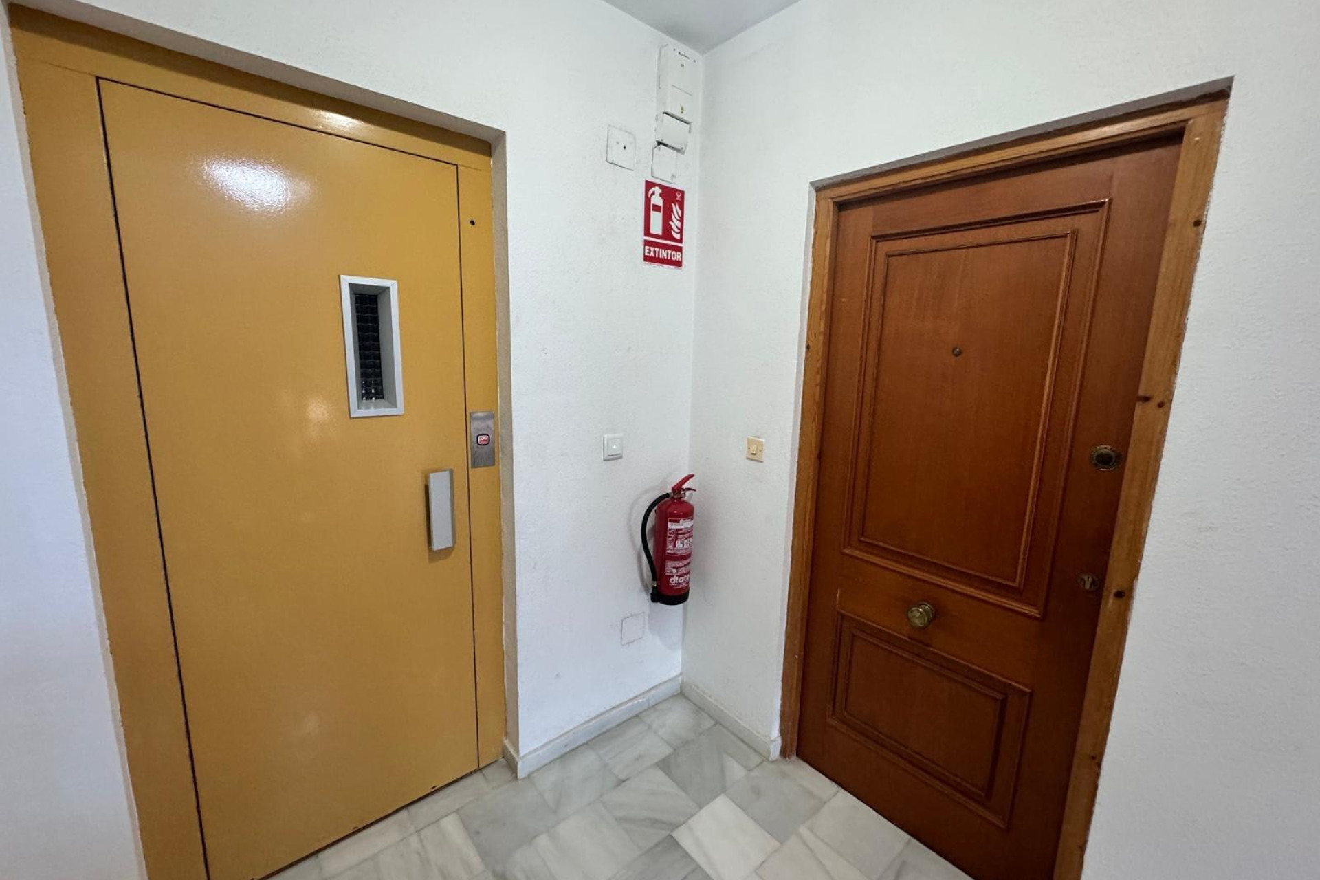 Resale - Apartment  - Torrevieja - Playa de los Naufragos