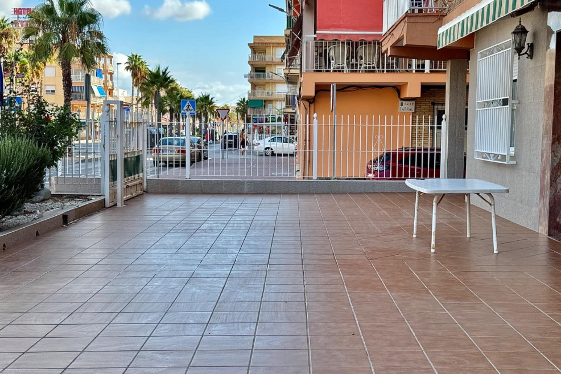 Resale - Apartment  - Torrevieja - playa de los naufragos