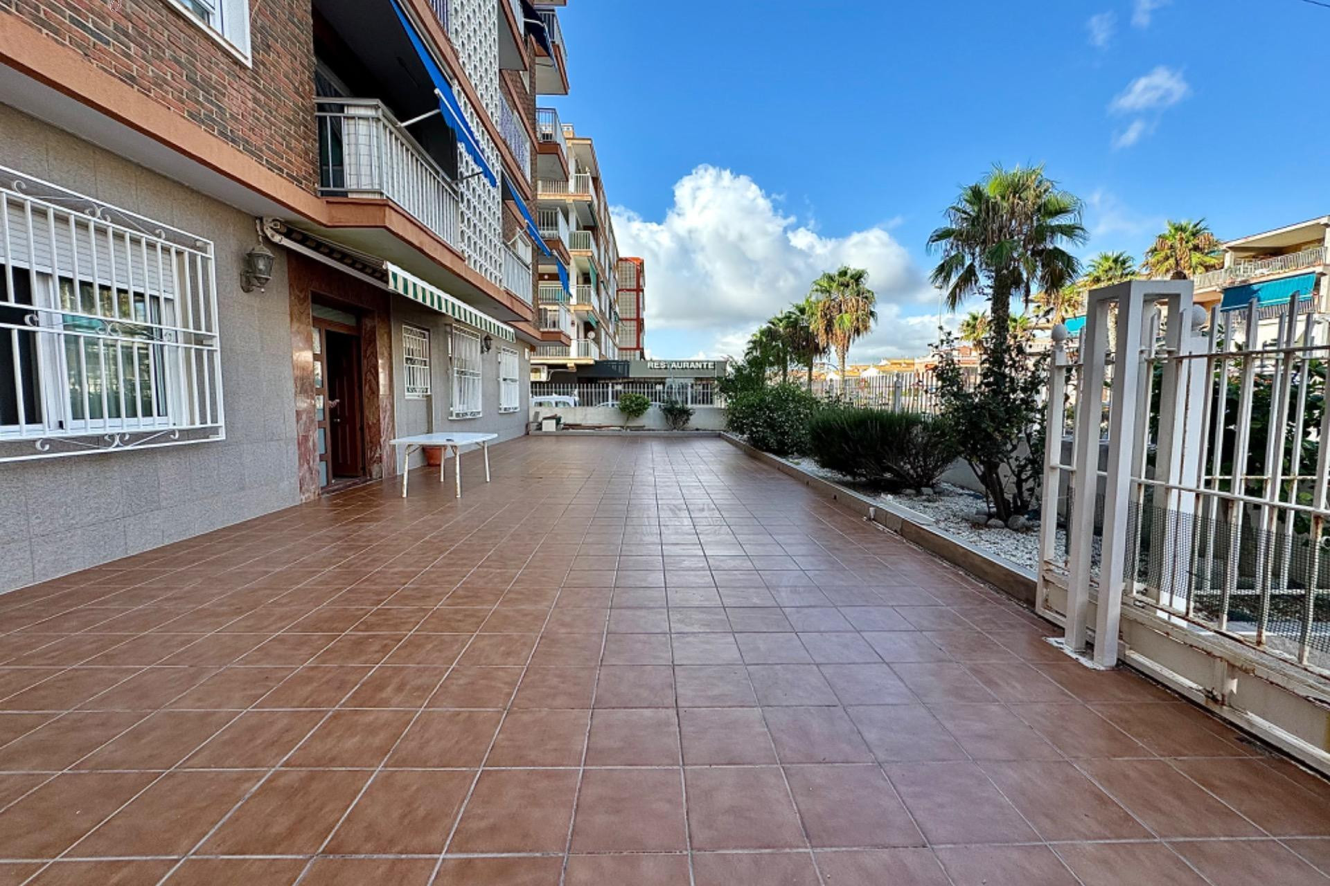 Resale - Apartment  - Torrevieja - playa de los naufragos