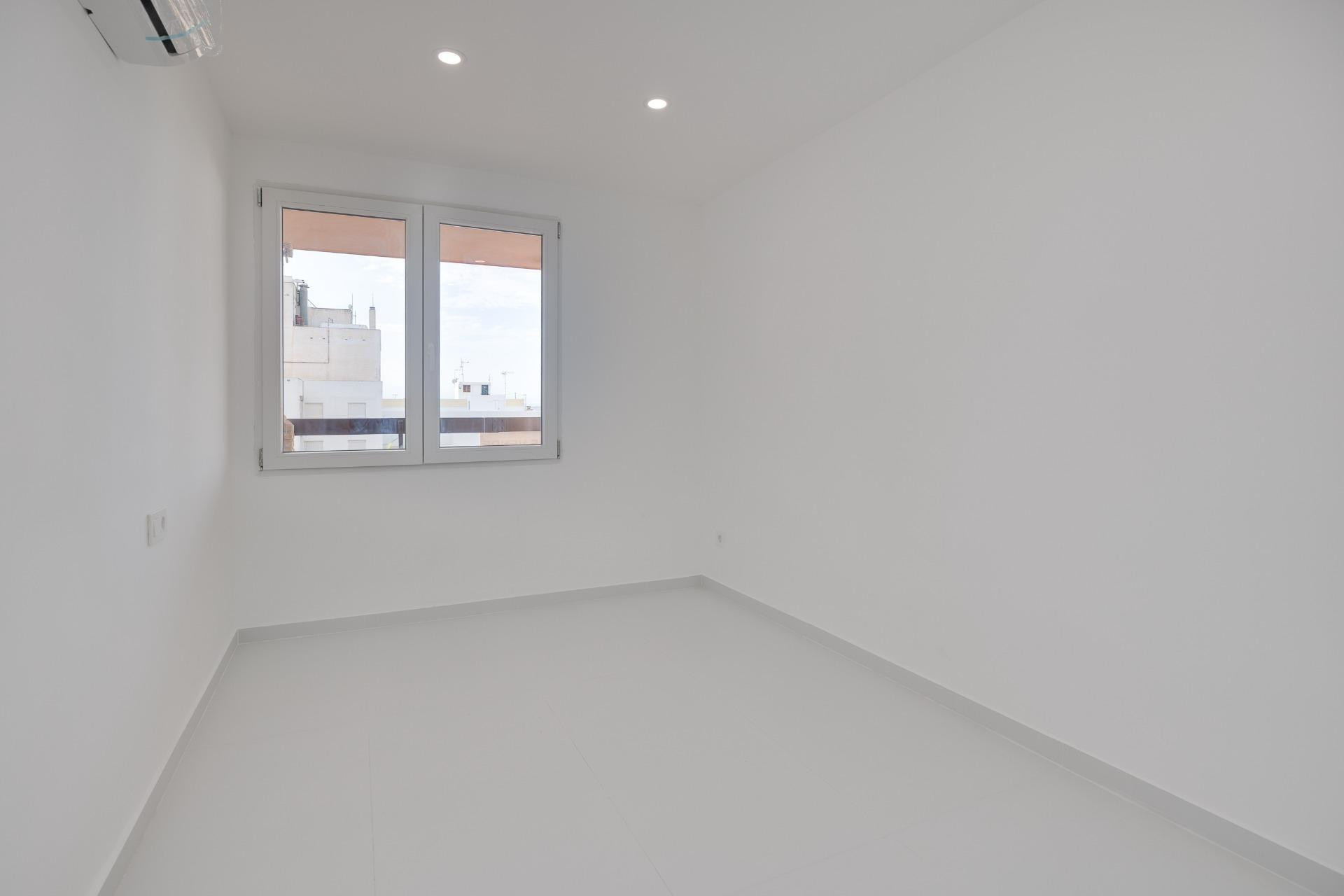 Resale - Apartment  - Torrevieja - playa de los naufragos