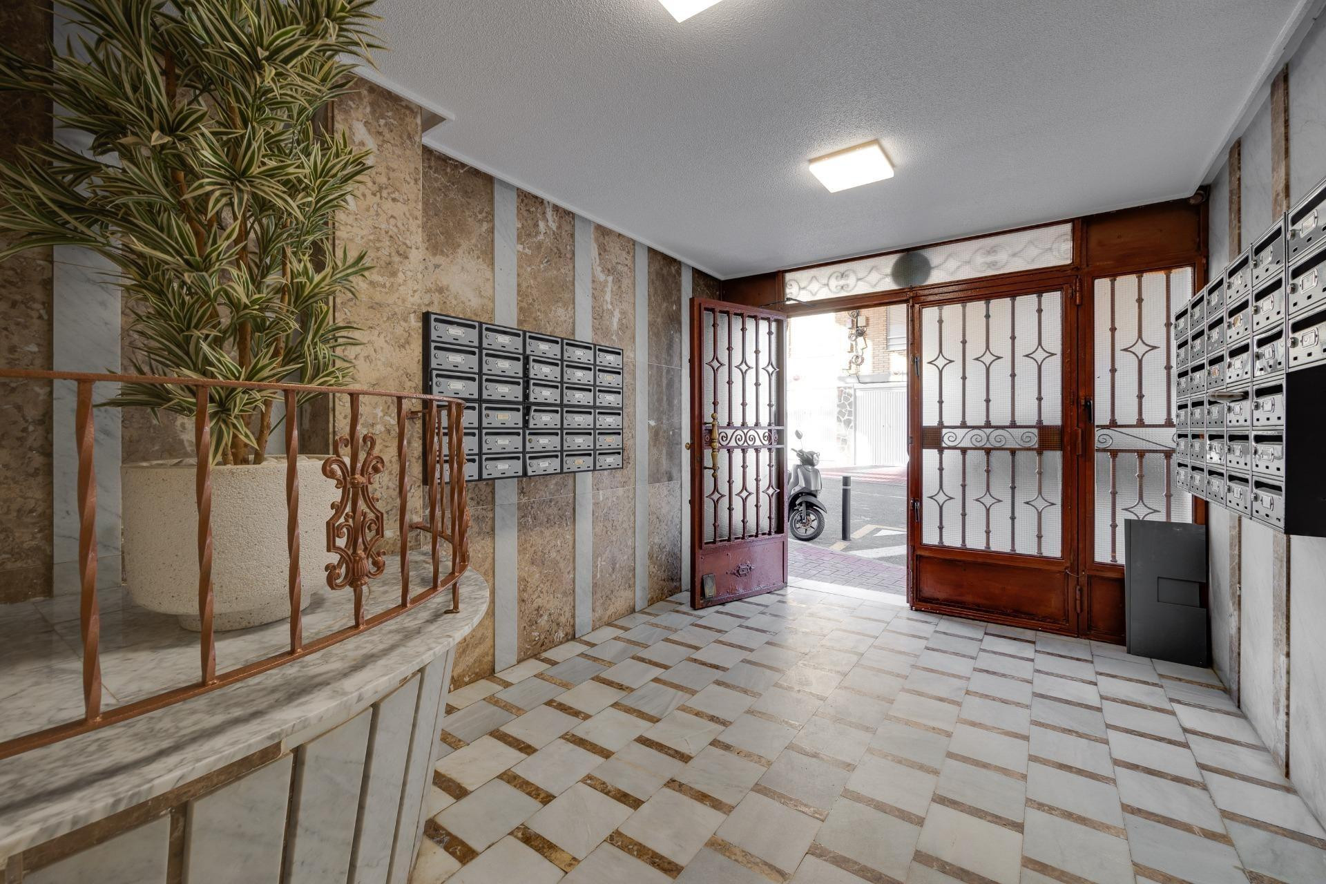 Resale - Apartment  - Torrevieja - playa de los naufragos