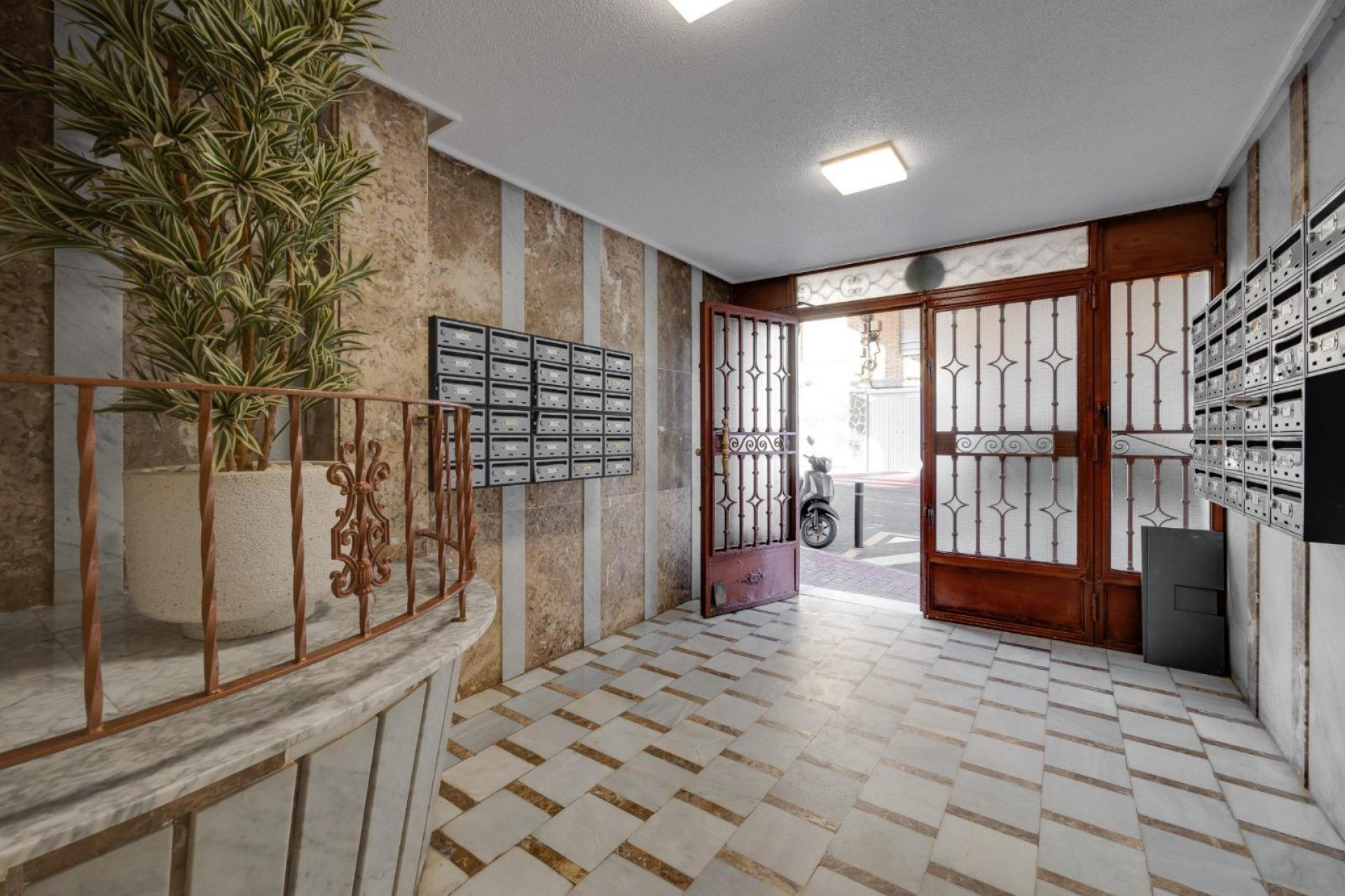 Resale - Apartment  - Torrevieja - playa de los naufragos