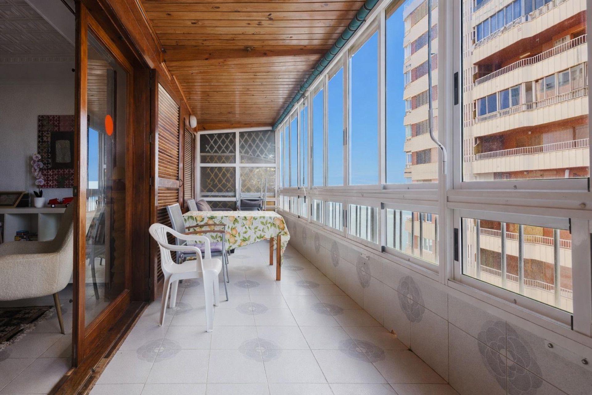 Resale - Apartment  - Torrevieja - Playa del Acequión