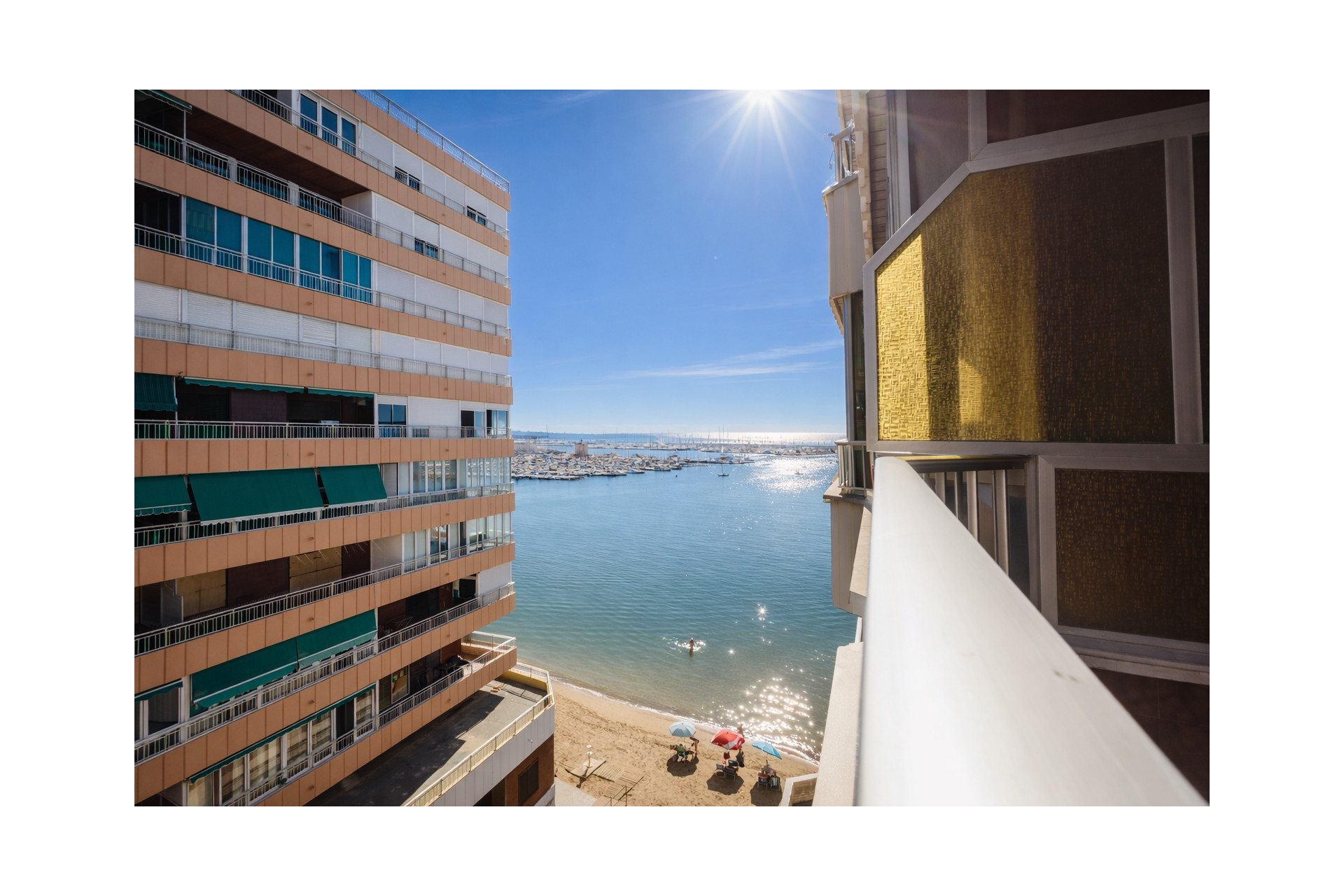 Resale - Apartment  - Torrevieja - Playa del Acequión