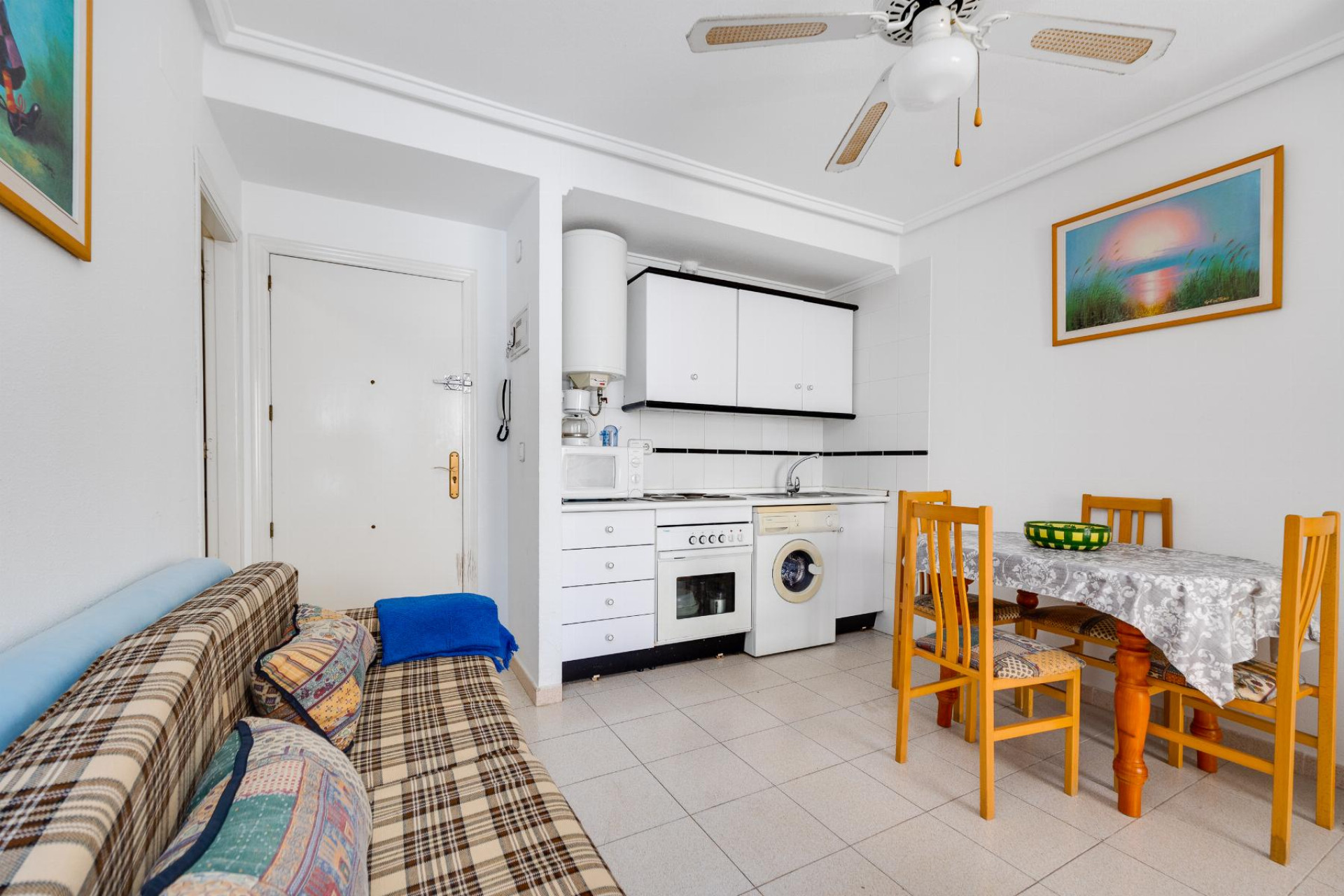 Resale - Apartment  - Torrevieja - Playa del Acequión