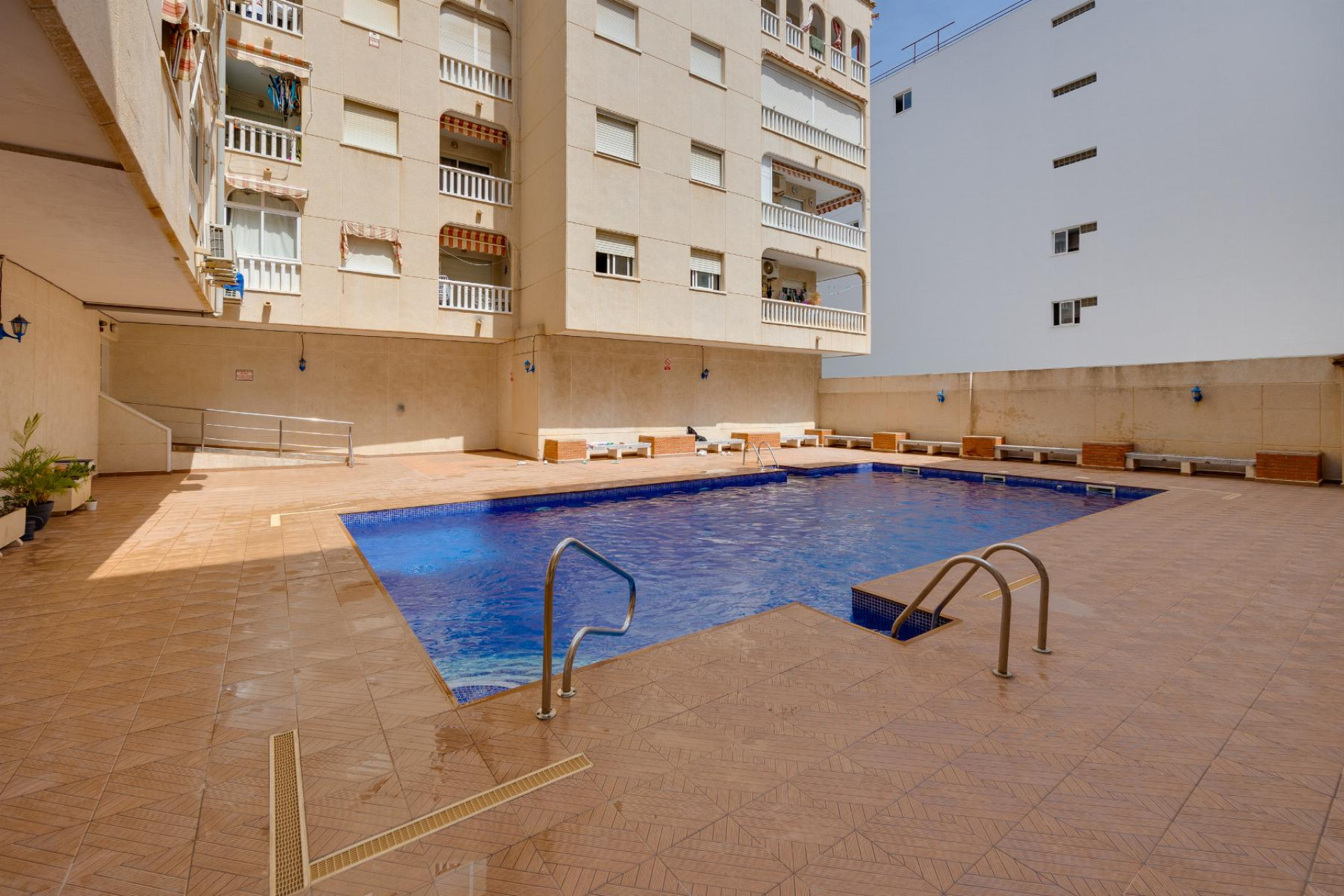 Resale - Apartment  - Torrevieja - Playa del Acequión