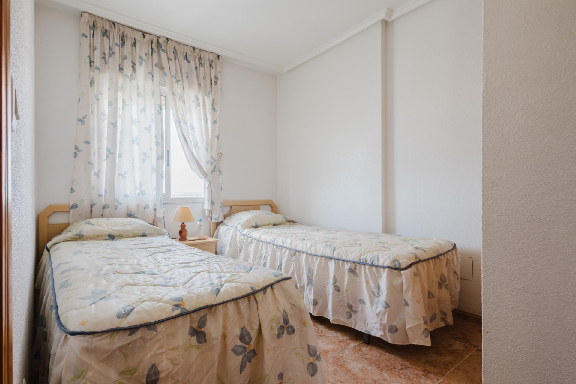 Resale - Apartment  - Torrevieja - Playa del Acequión
