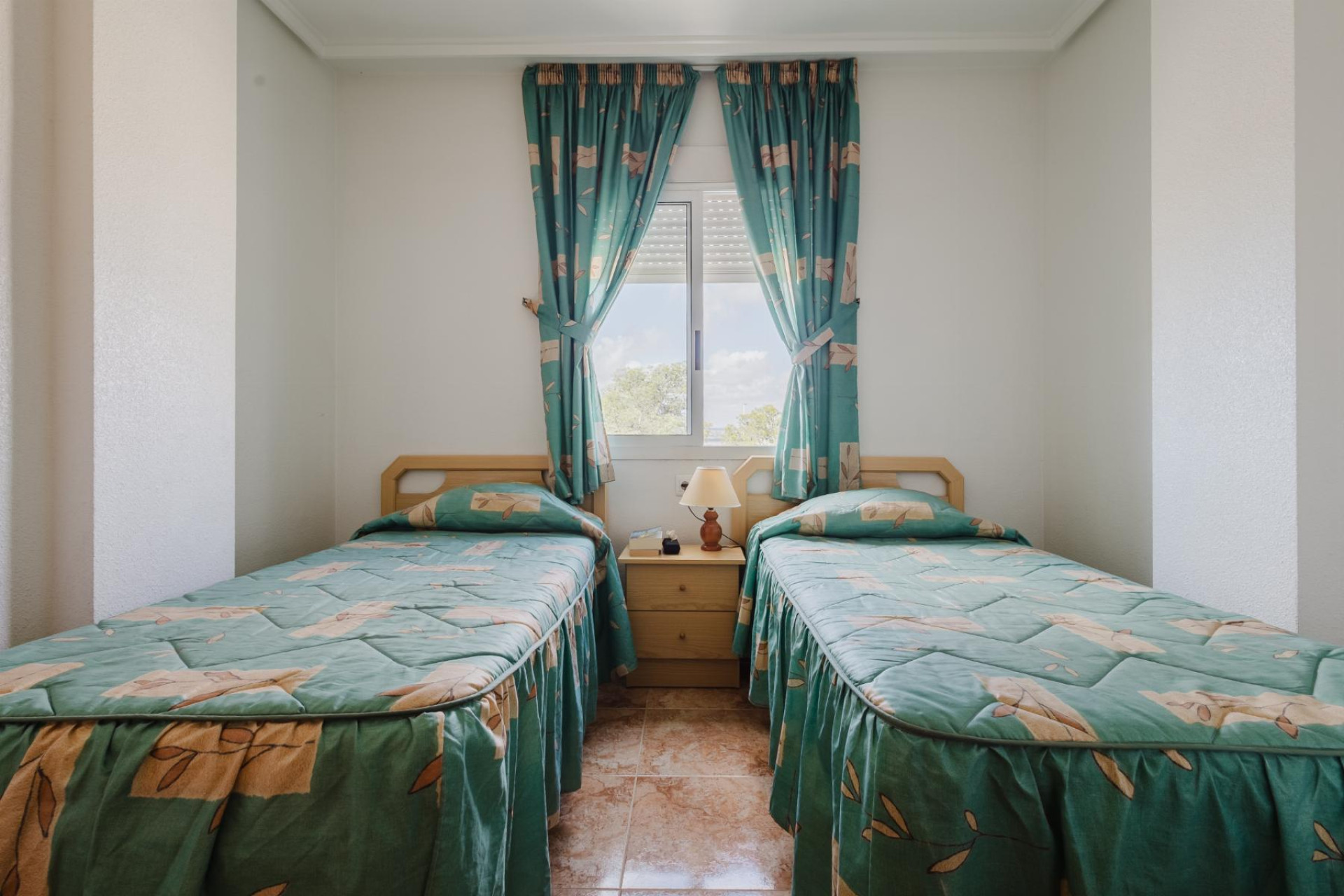 Resale - Apartment  - Torrevieja - Playa del Acequión