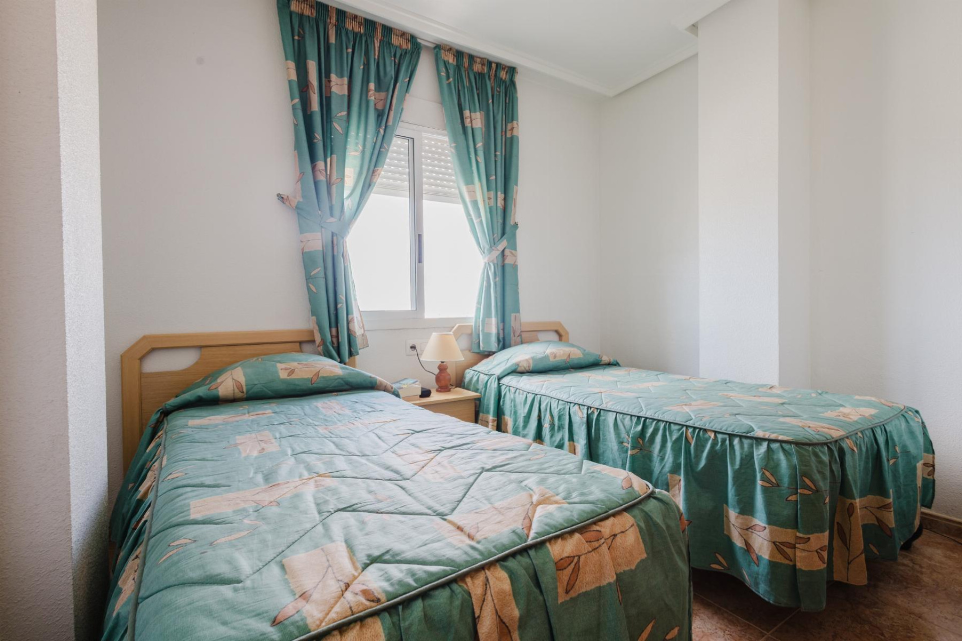 Resale - Apartment  - Torrevieja - Playa del Acequión