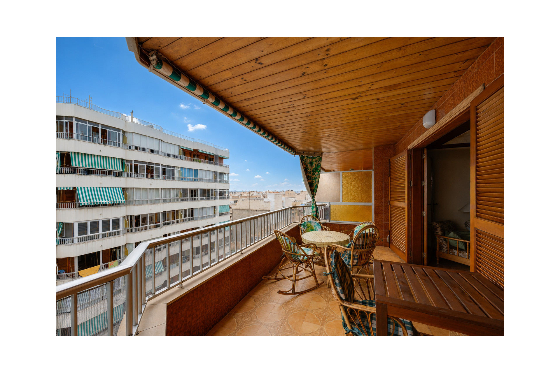 Resale - Apartment  - Torrevieja - Playa del Acequión
