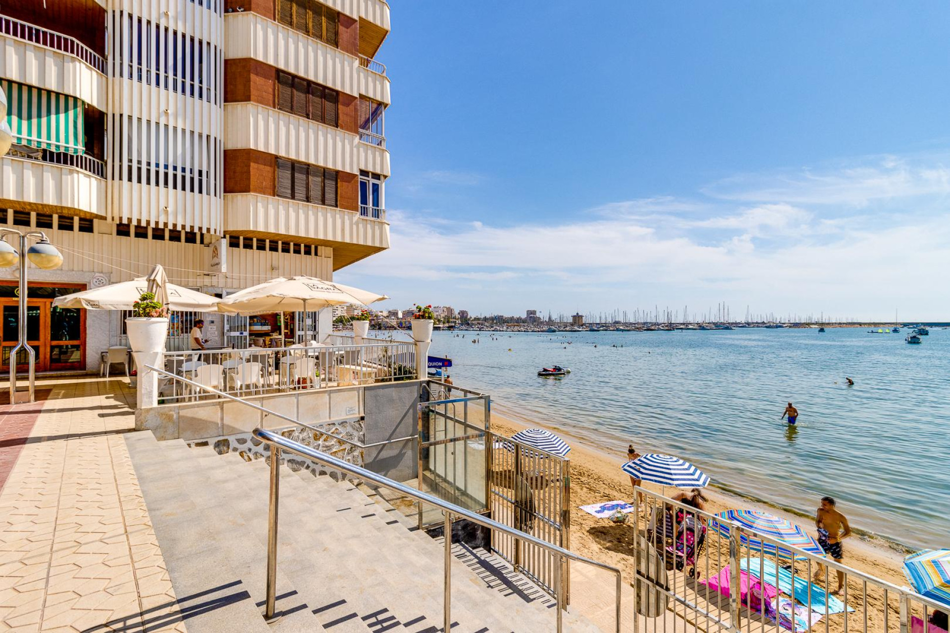 Resale - Apartment  - Torrevieja - Playa del Acequión