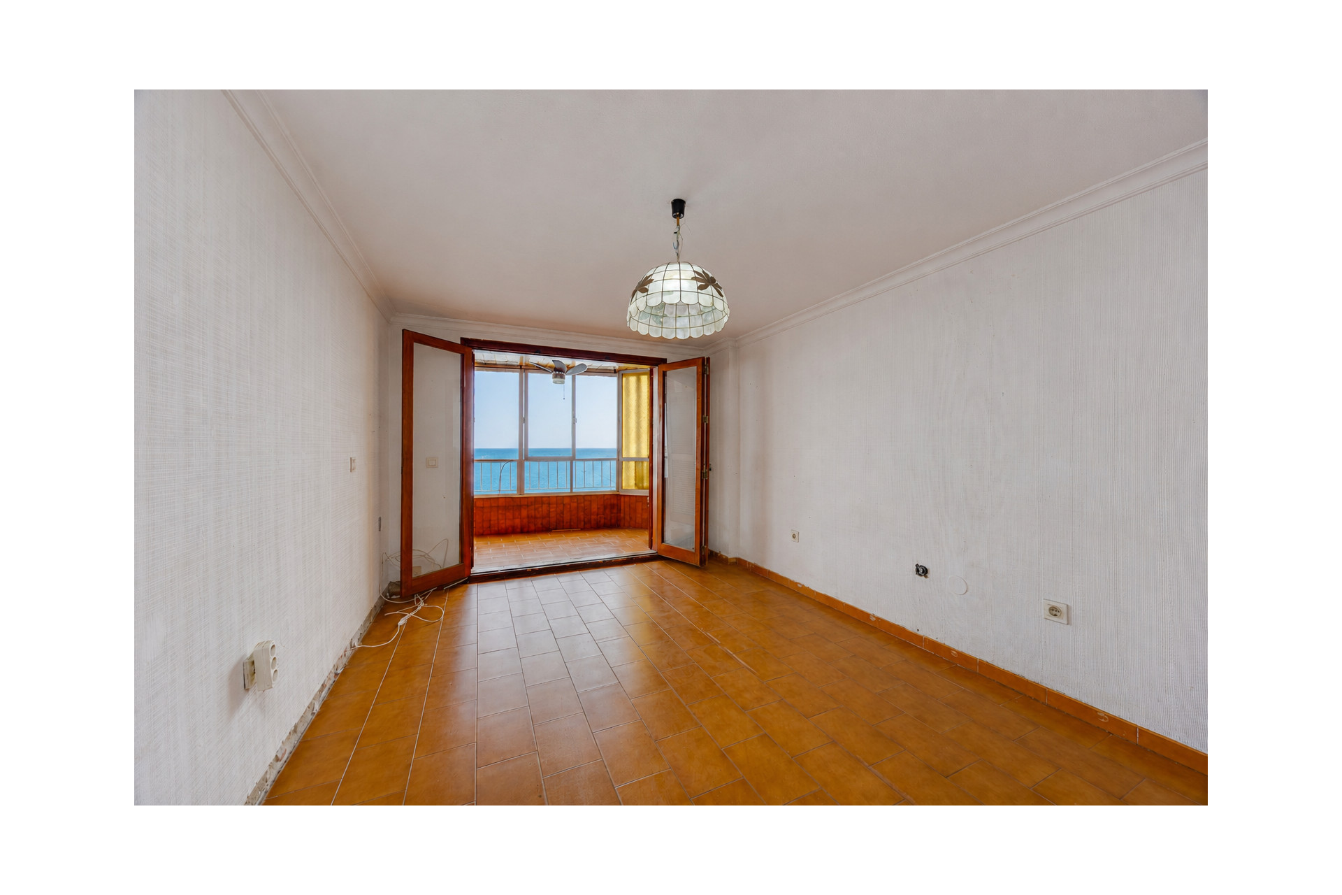Resale - Apartment  - Torrevieja - Playa del Acequión