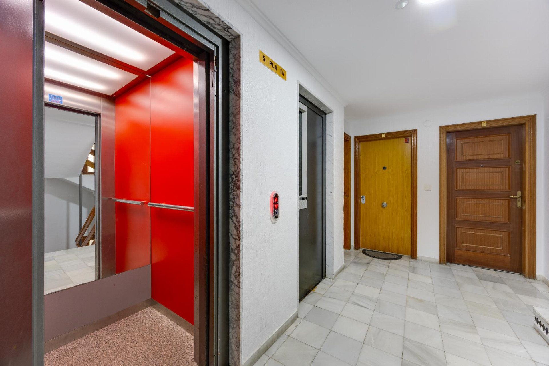 Resale - Apartment  - Torrevieja - Playa del Acequión
