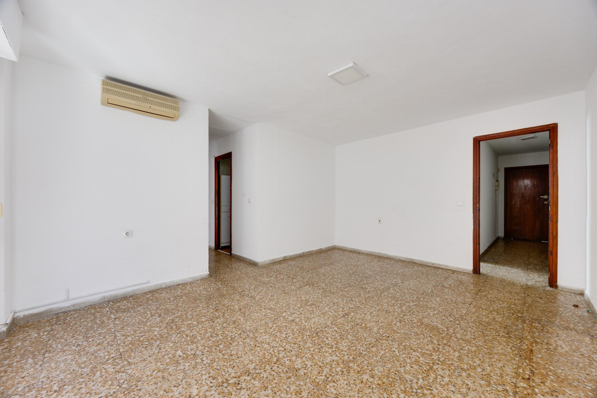 Resale - Apartment  - Torrevieja - Playa del Acequión
