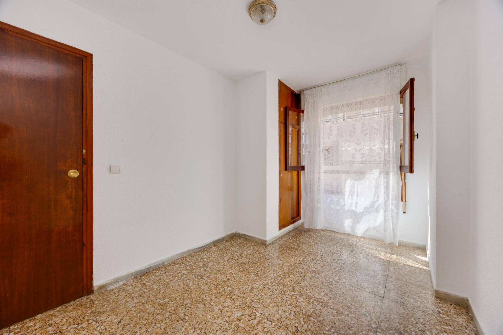 Resale - Apartment  - Torrevieja - Playa del Acequión