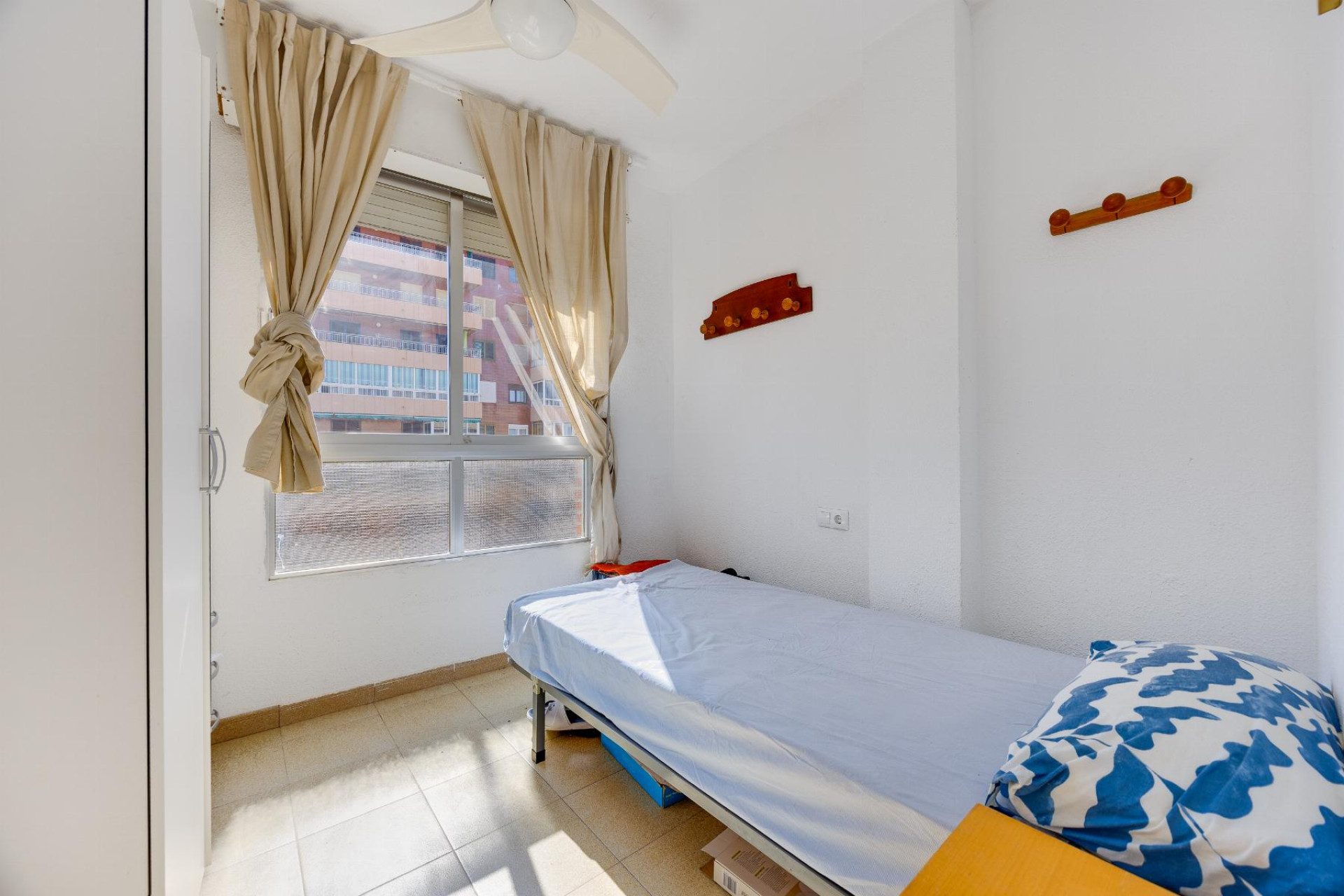 Resale - Apartment  - Torrevieja - Playa del Acequión