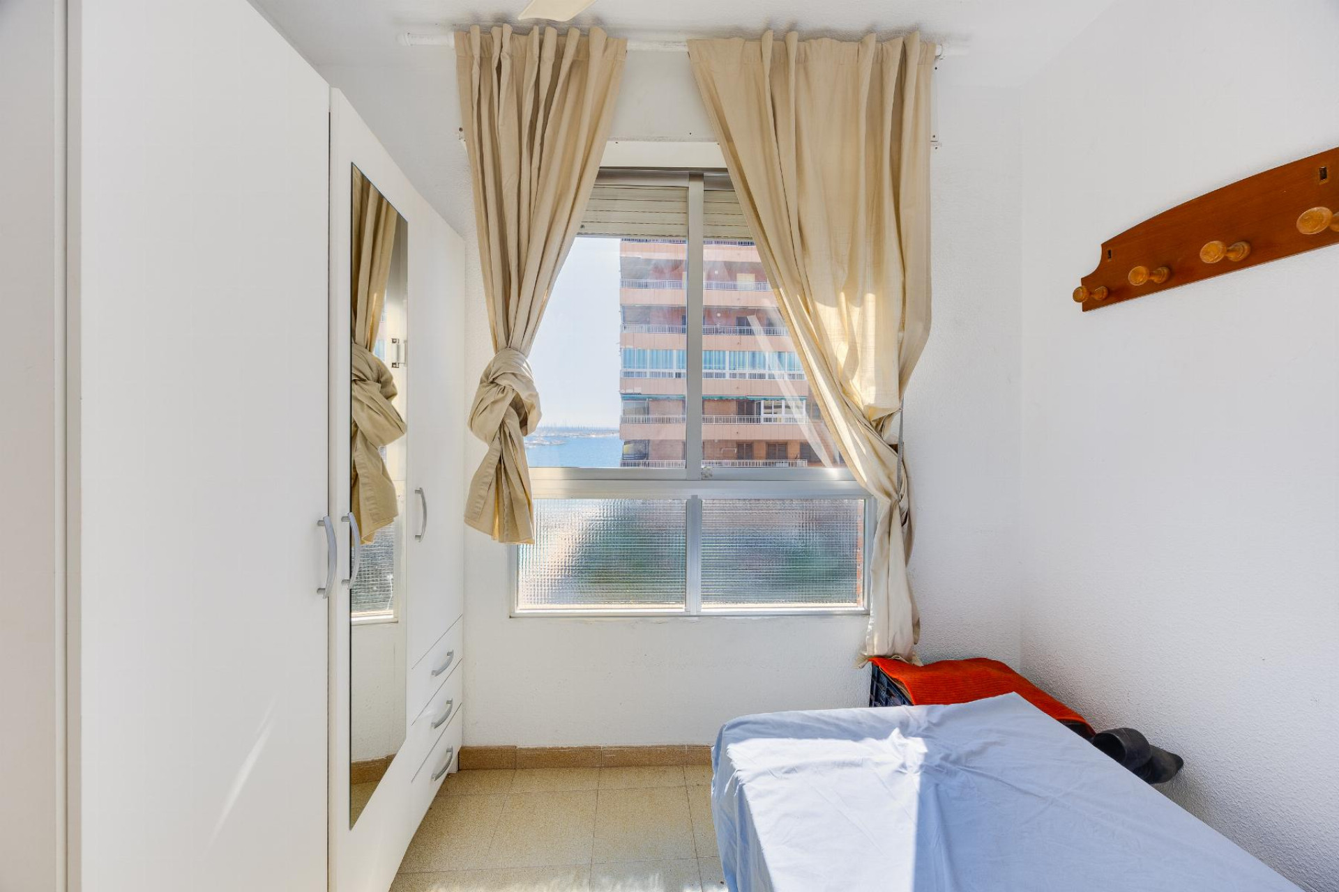 Resale - Apartment  - Torrevieja - Playa del Acequión