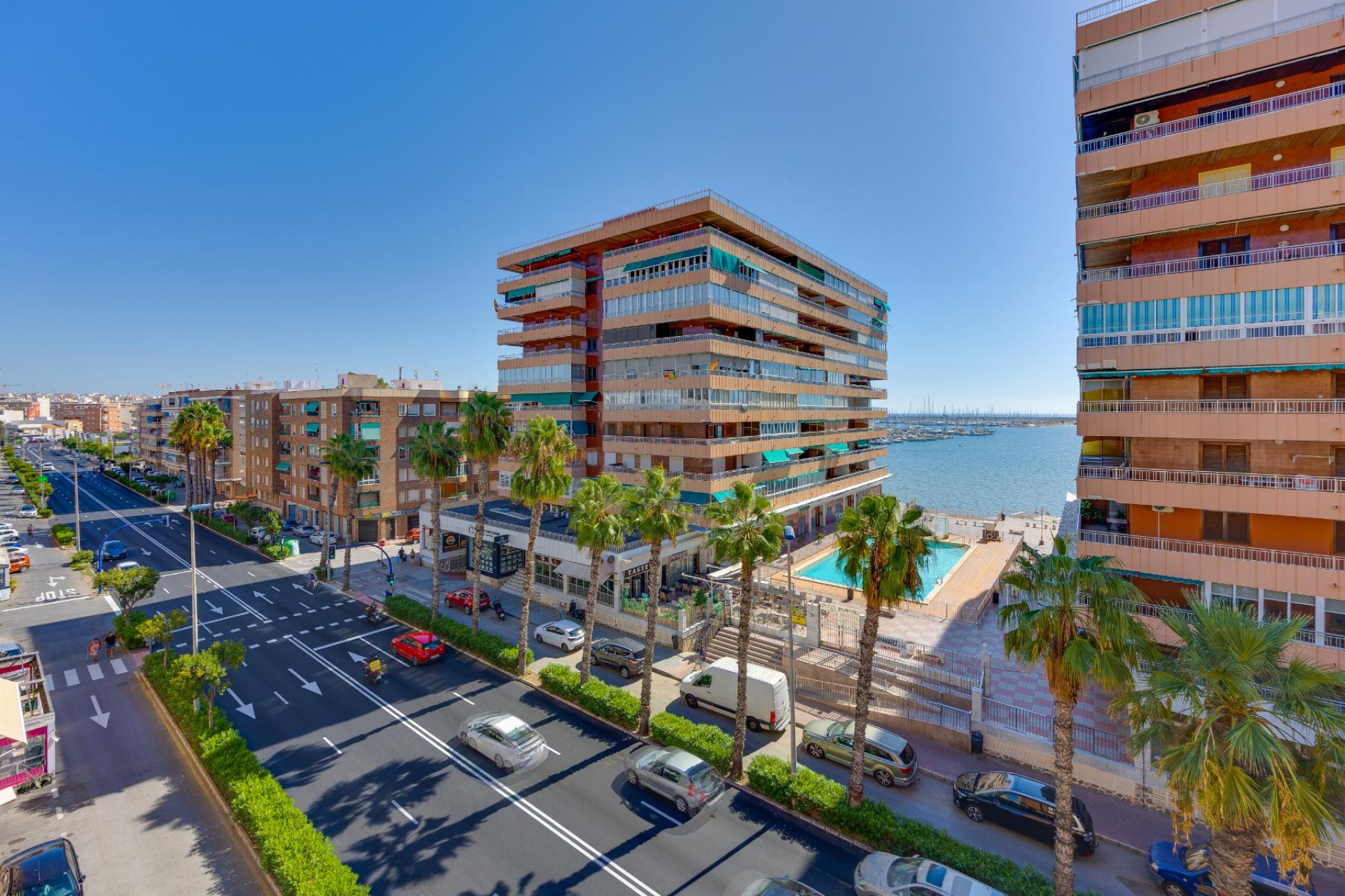 Resale - Apartment  - Torrevieja - Playa del Acequión