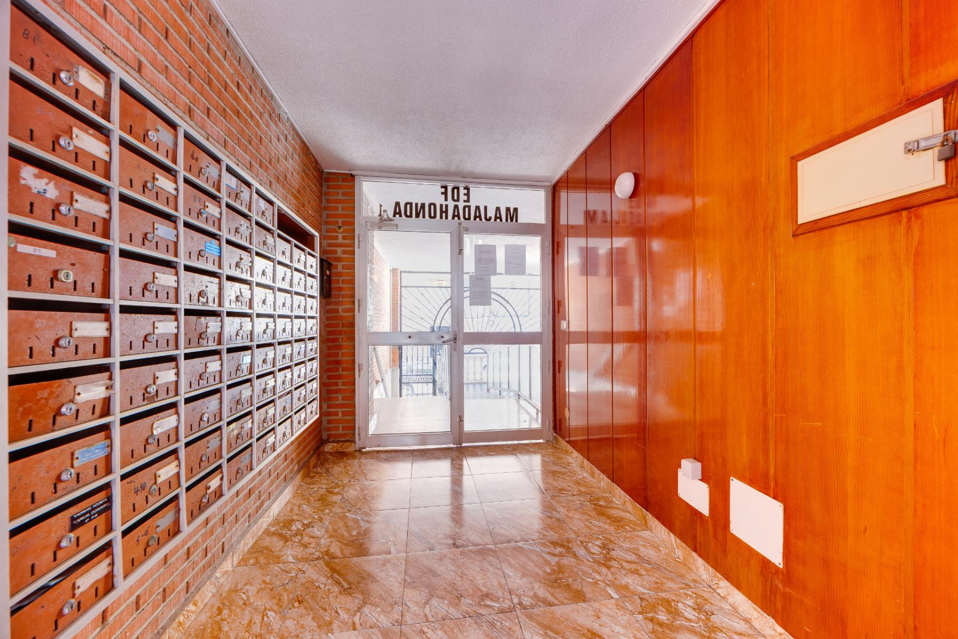 Resale - Apartment  - Torrevieja - Playa del Acequión