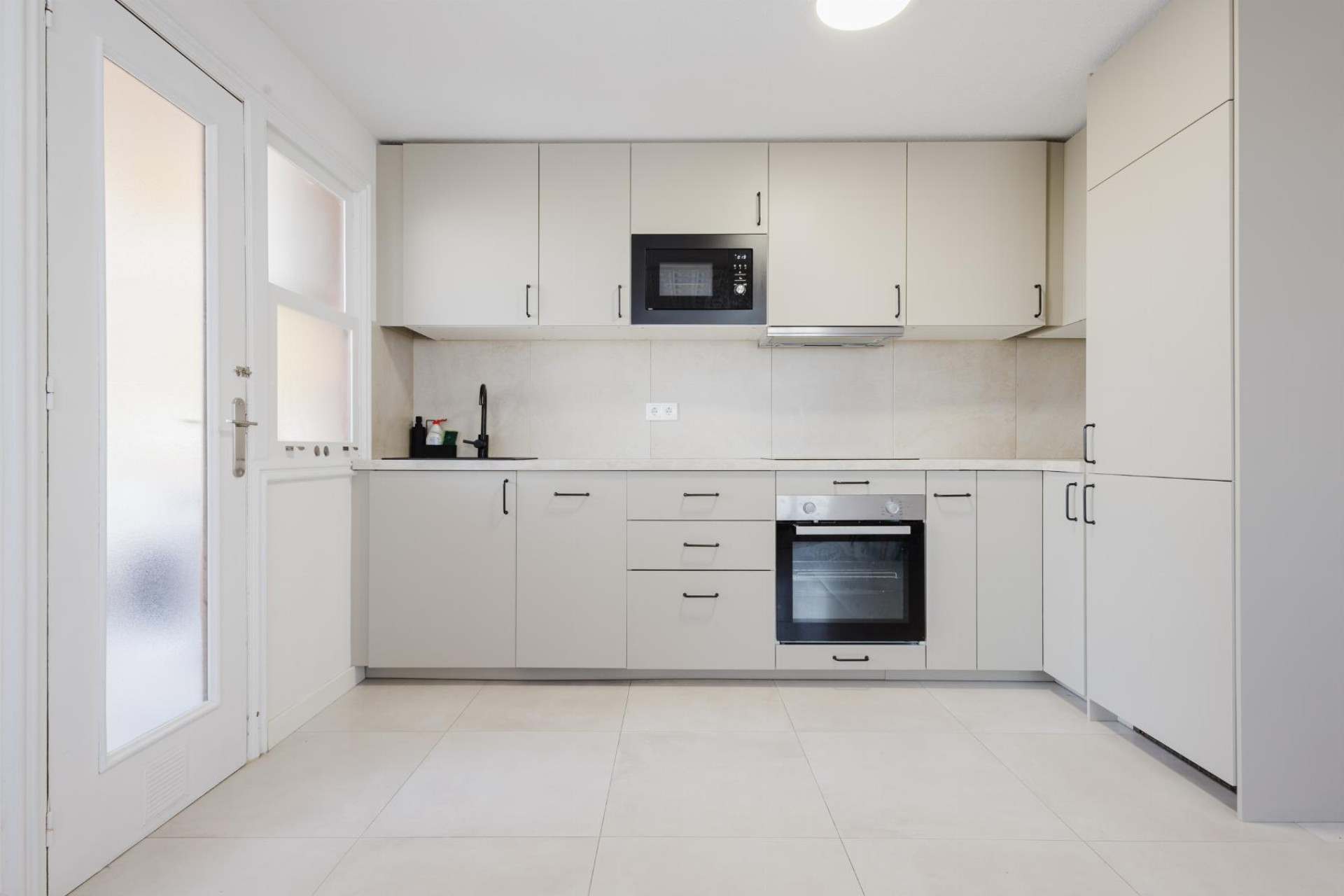 Resale - Apartment  - Torrevieja - Playa del Acequión