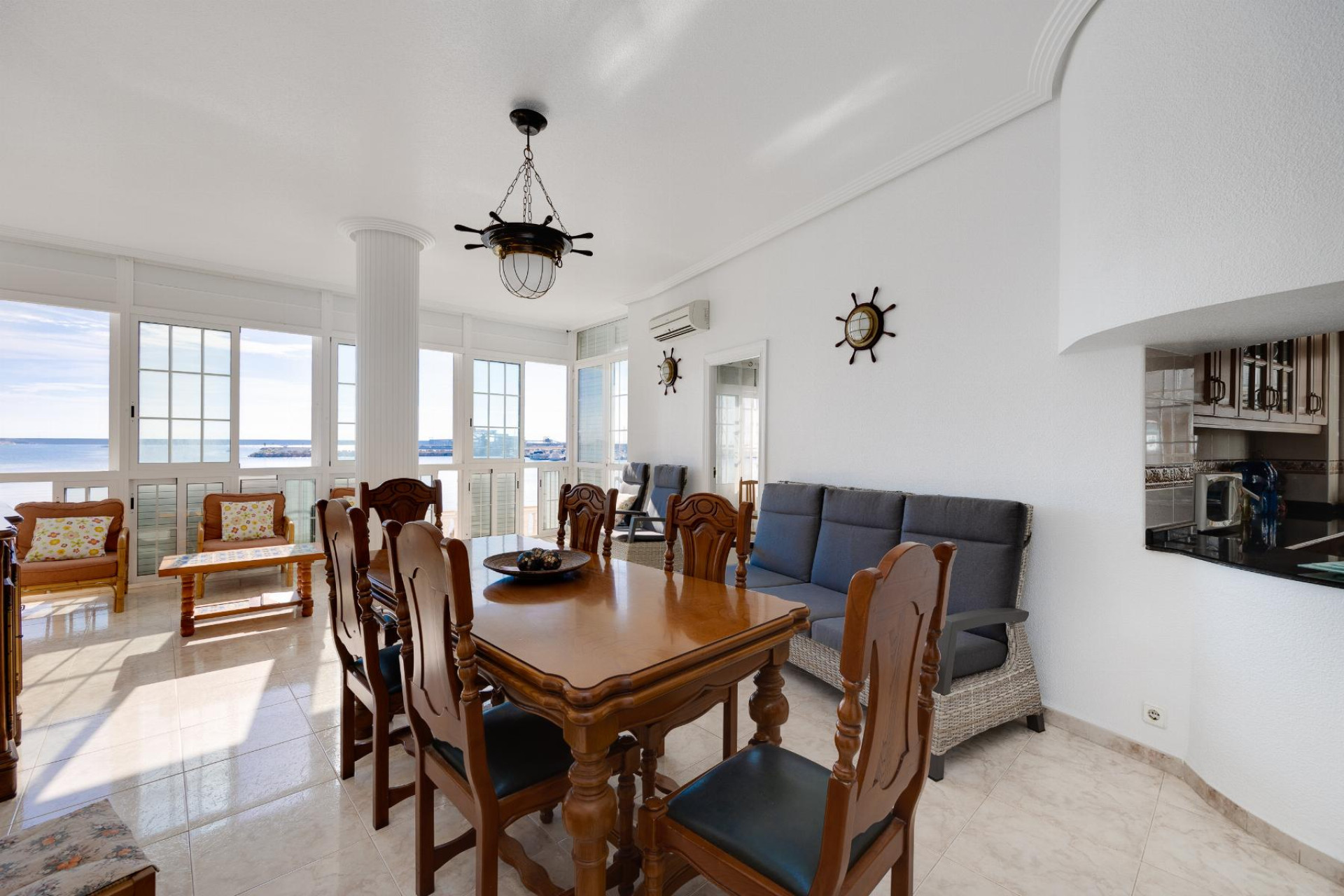 Resale - Apartment  - Torrevieja - Playa del Acequión
