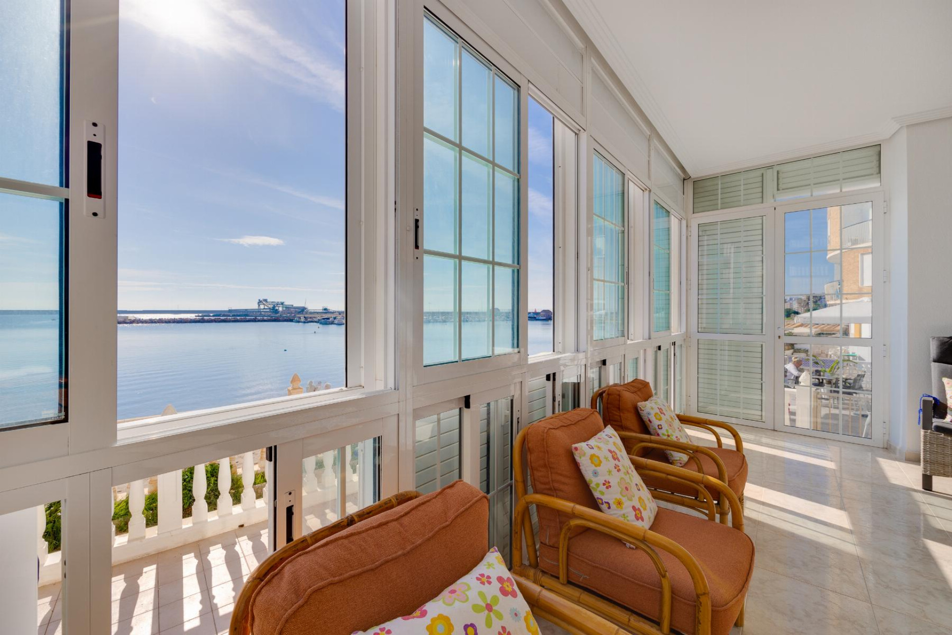 Resale - Apartment  - Torrevieja - Playa del Acequión