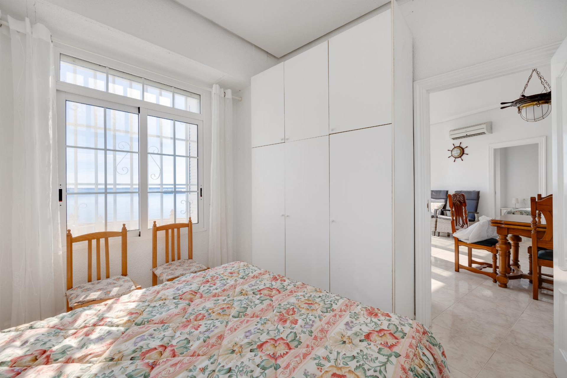 Resale - Apartment  - Torrevieja - Playa del Acequión