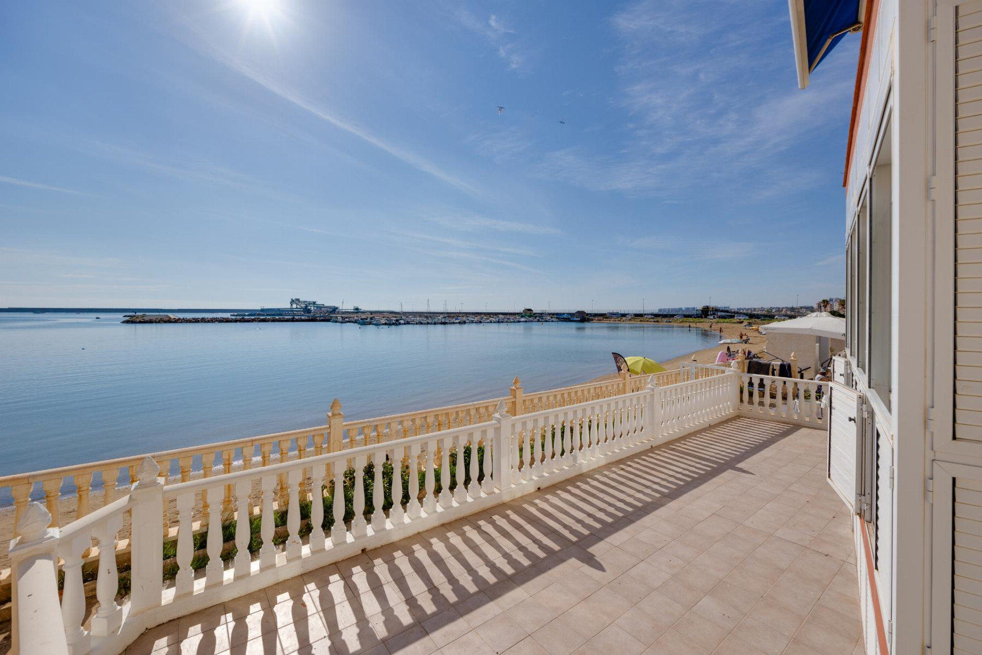 Resale - Apartment  - Torrevieja - Playa del Acequión