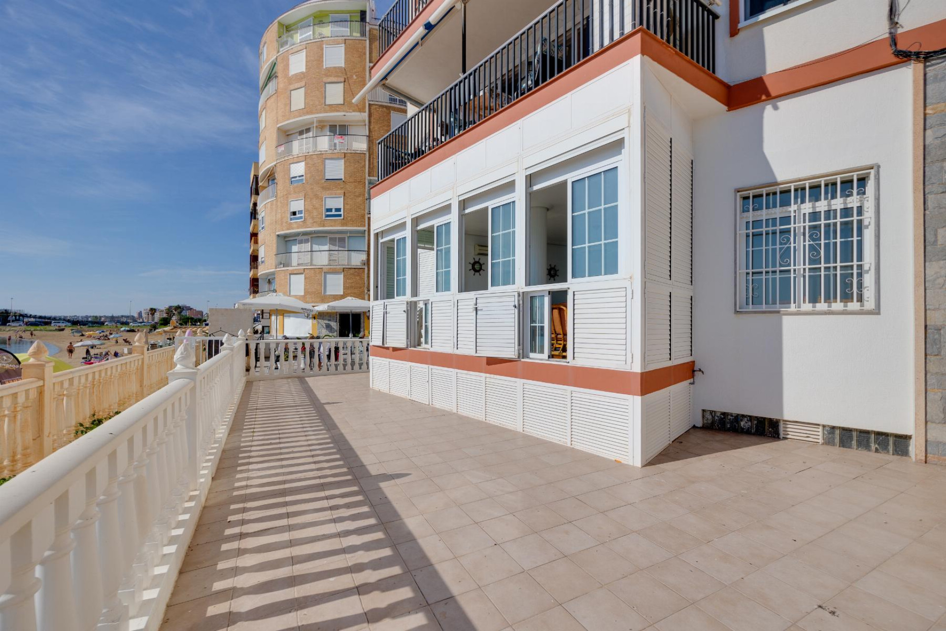 Resale - Apartment  - Torrevieja - Playa del Acequión