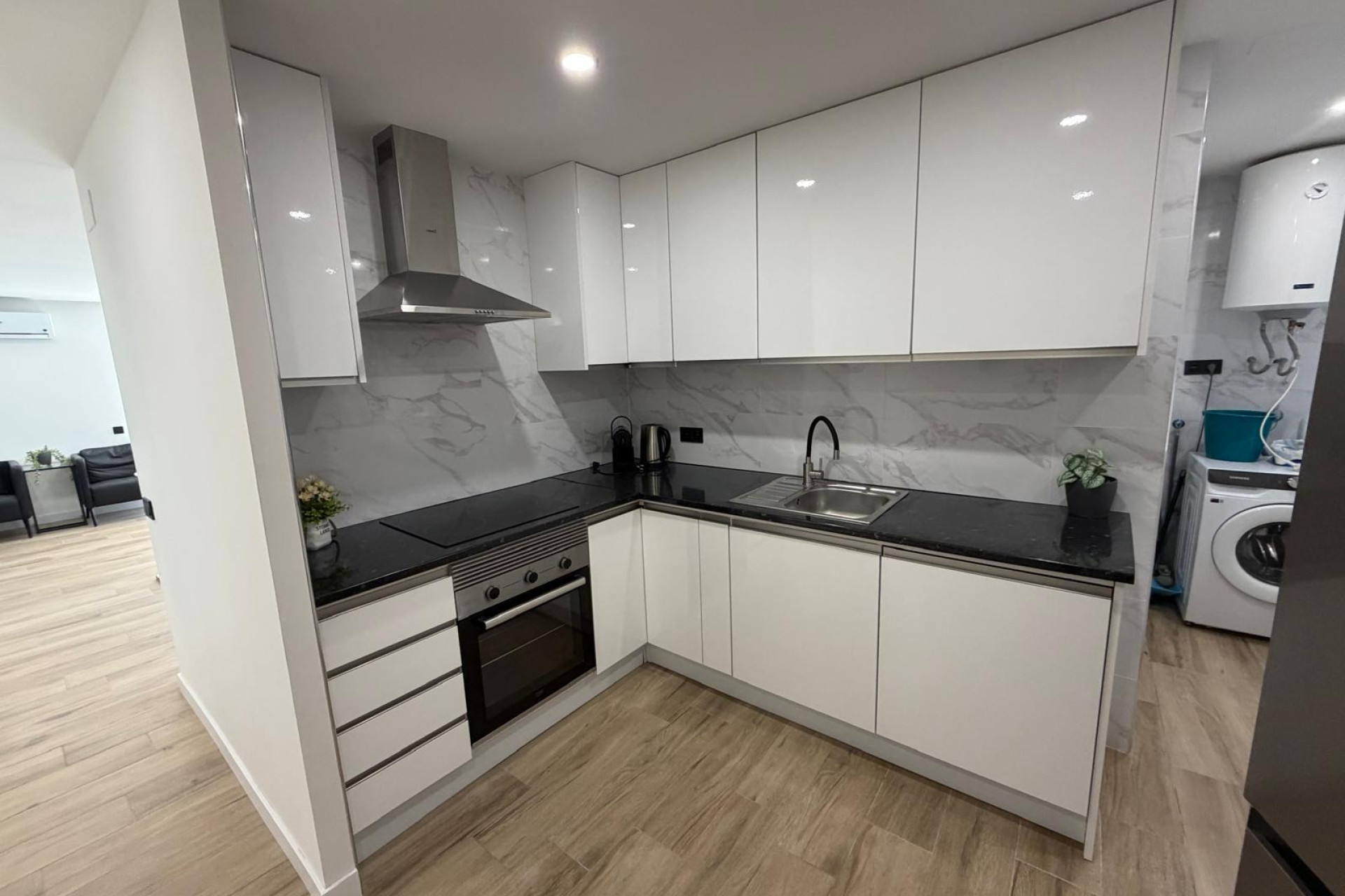 Resale - Apartment  - Torrevieja - Playa del Acequión